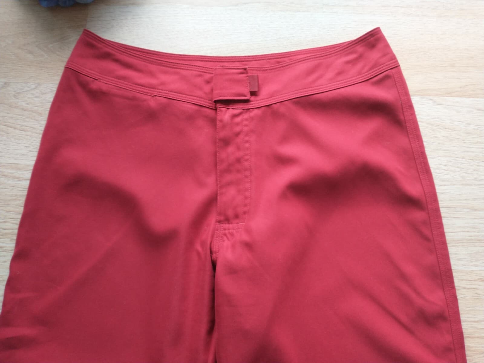 Patagonia Hiking Activewear Crop Capri Pants Split-Leg Zip Red Women Sz.6 - Thumbnail 3