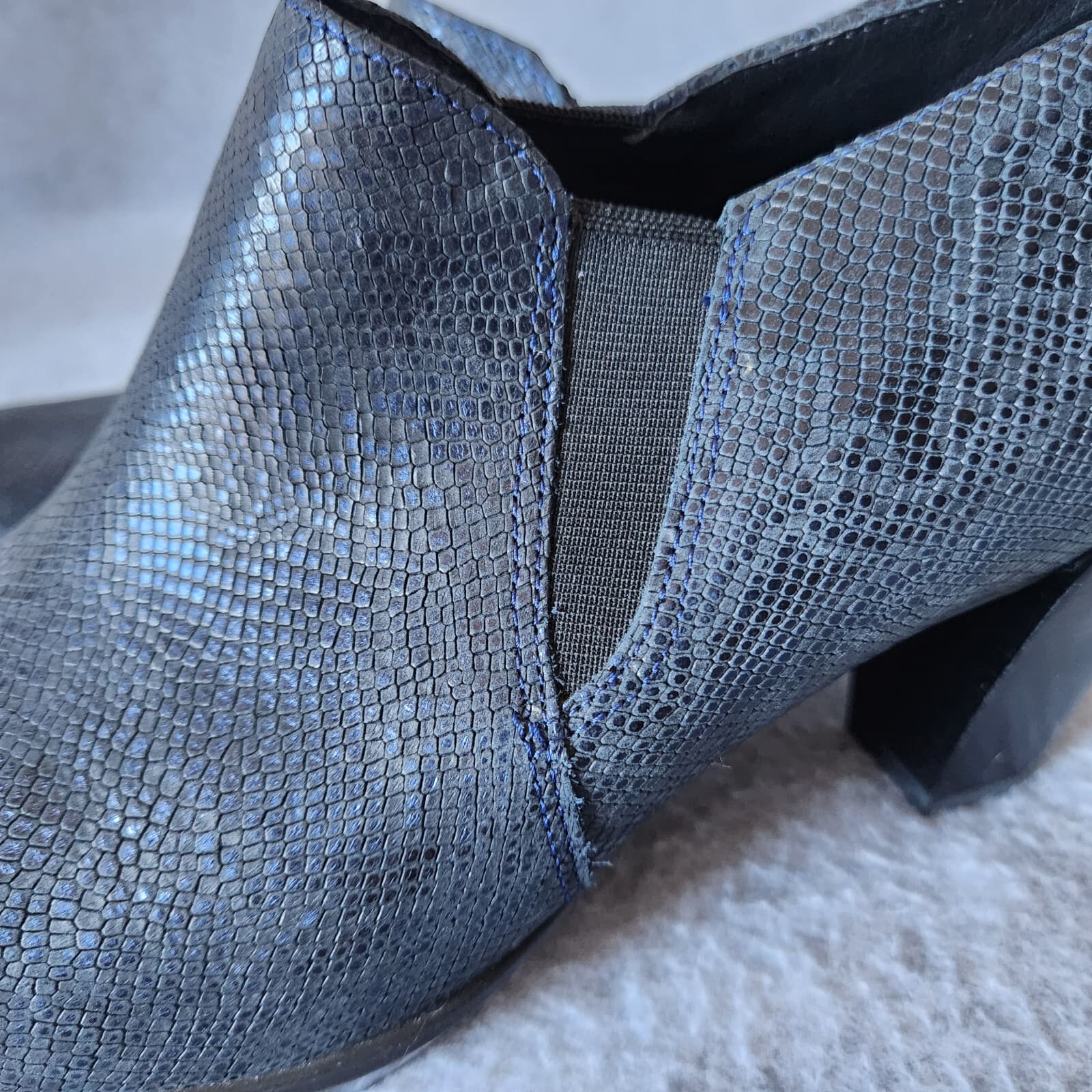 EUC ecco Leather Snakeskin Shootie Ankle Boots Platform Heel Slide On Blue EU42 - Thumbnail 3