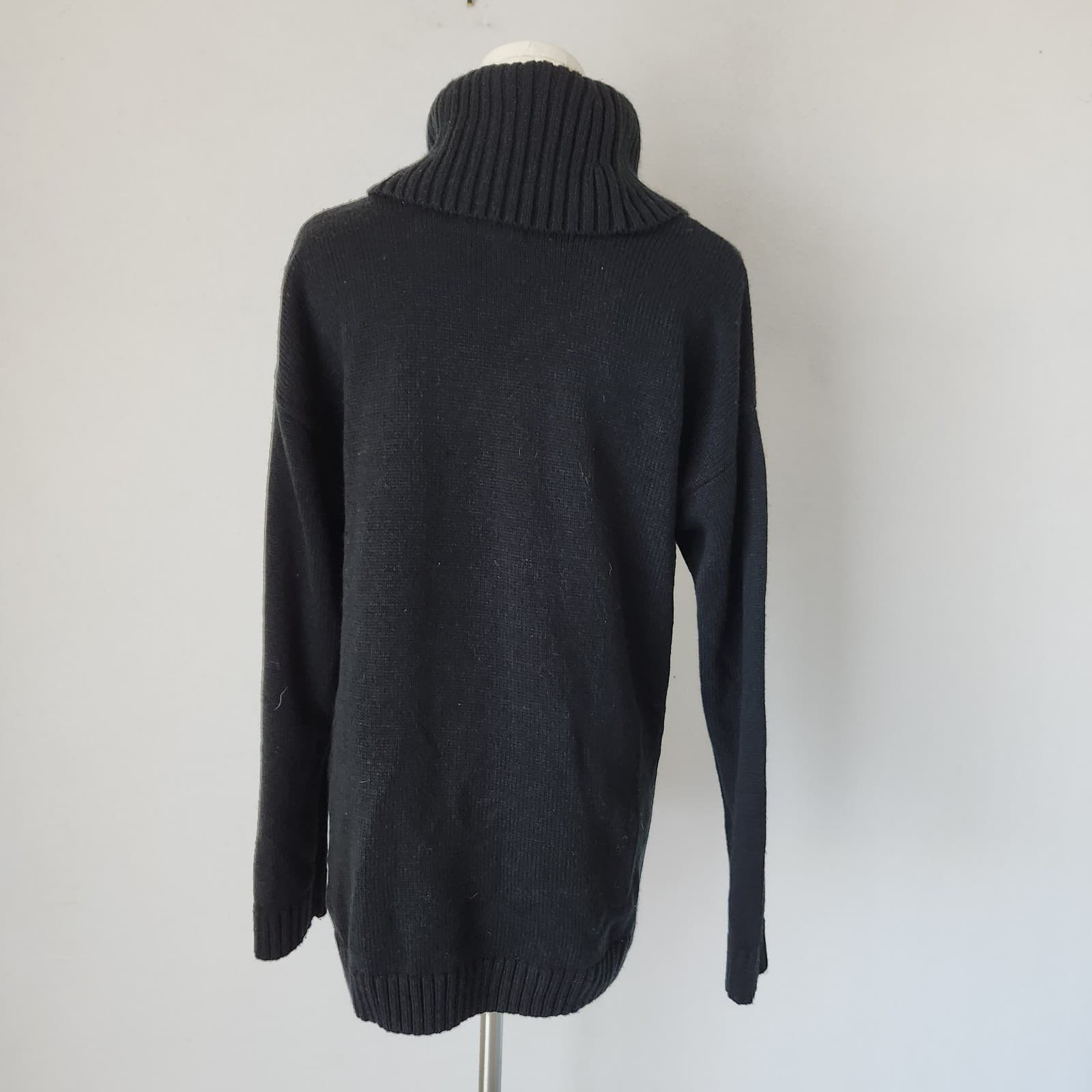 NWoT KARL LAGERFELD PARIS Karl Silhouette Cowl Neck Sweater Black White Sz.S - Thumbnail 5