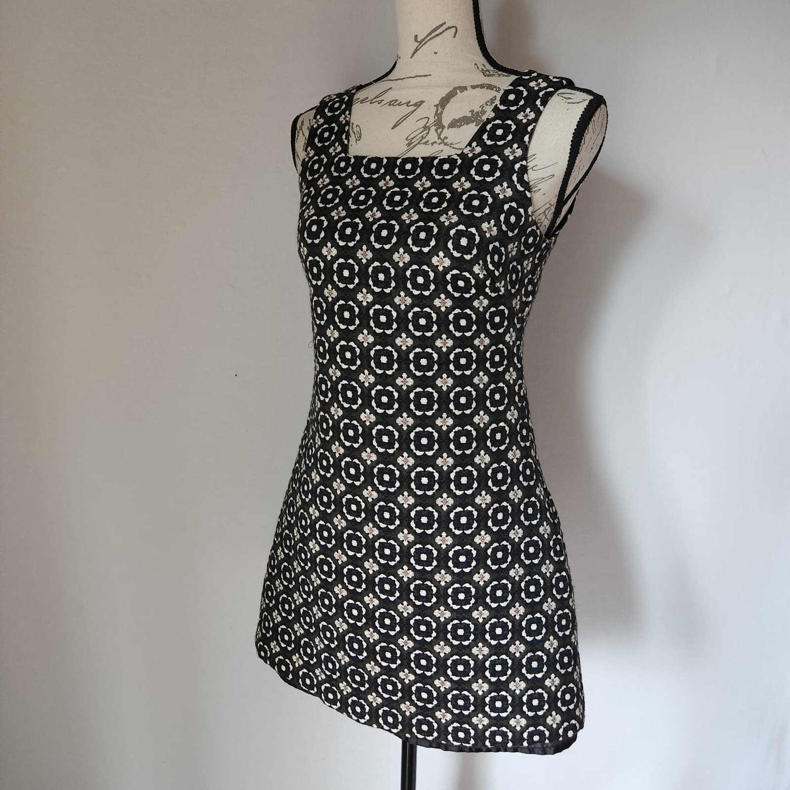 RELATED Jacquard Floral Mini Dress Square Neck Zip Lined Black White Gold Sz.2