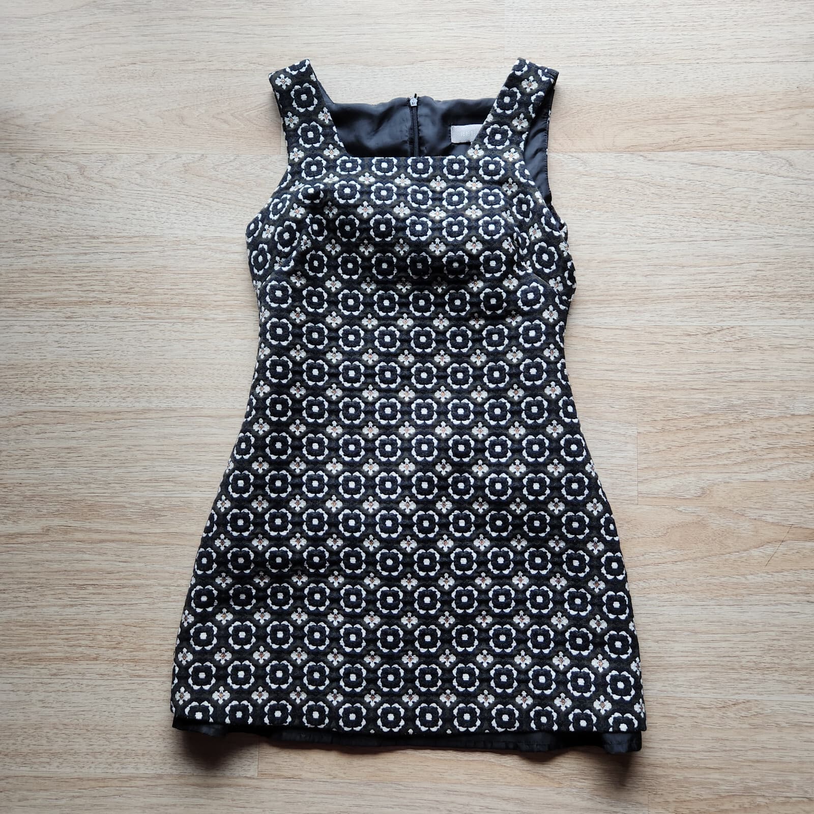 RELATED Jacquard Floral Mini Dress Square Neck Zip Lined Black White Gold Sz.2 - Thumbnail 4
