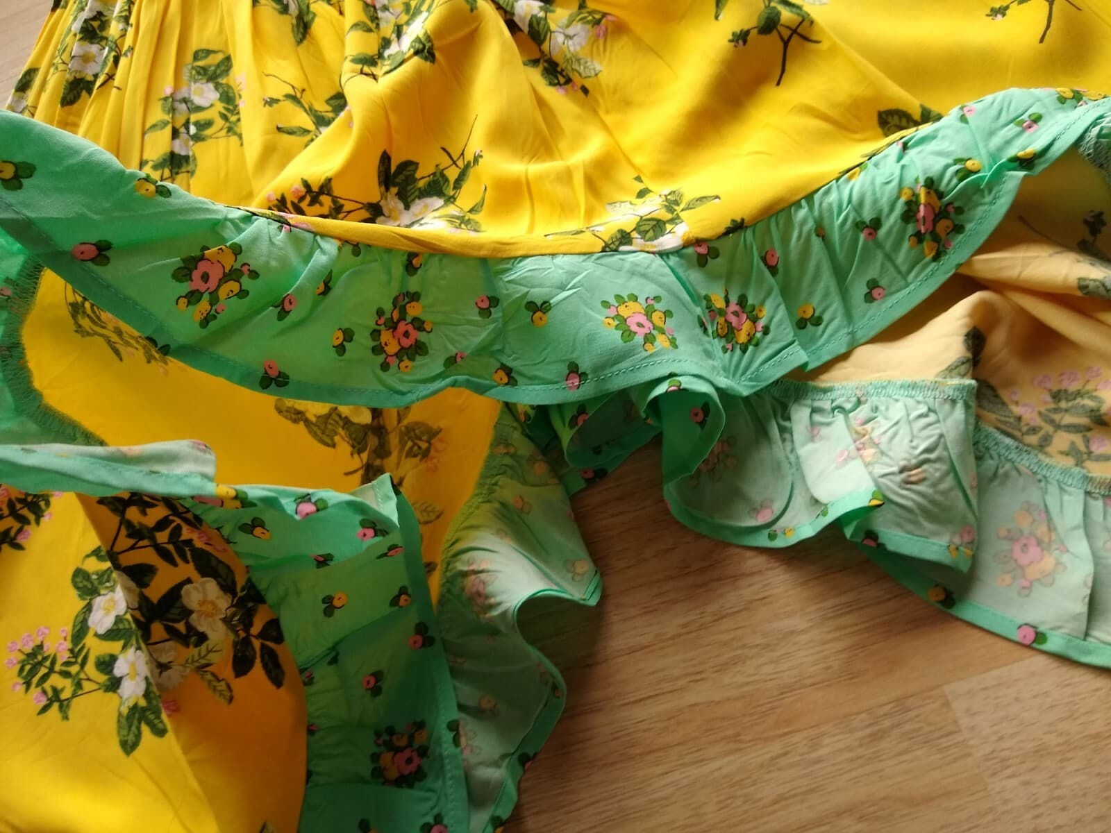 NWT Matilda Jane Hook On A Feeling Dress Rayon Off-Shoulder Floral Yellow Small - Thumbnail 8
