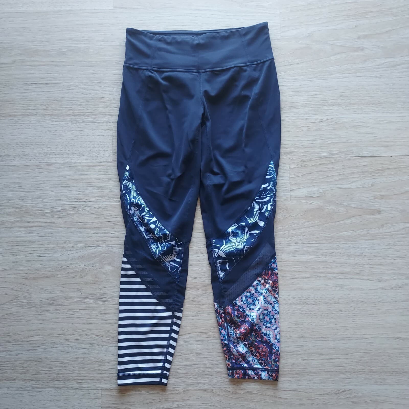 Athleta Salutation 7/8 Tight Activewear Pants Pocket Mix Printed Navy Women Sz.M - Thumbnail 2