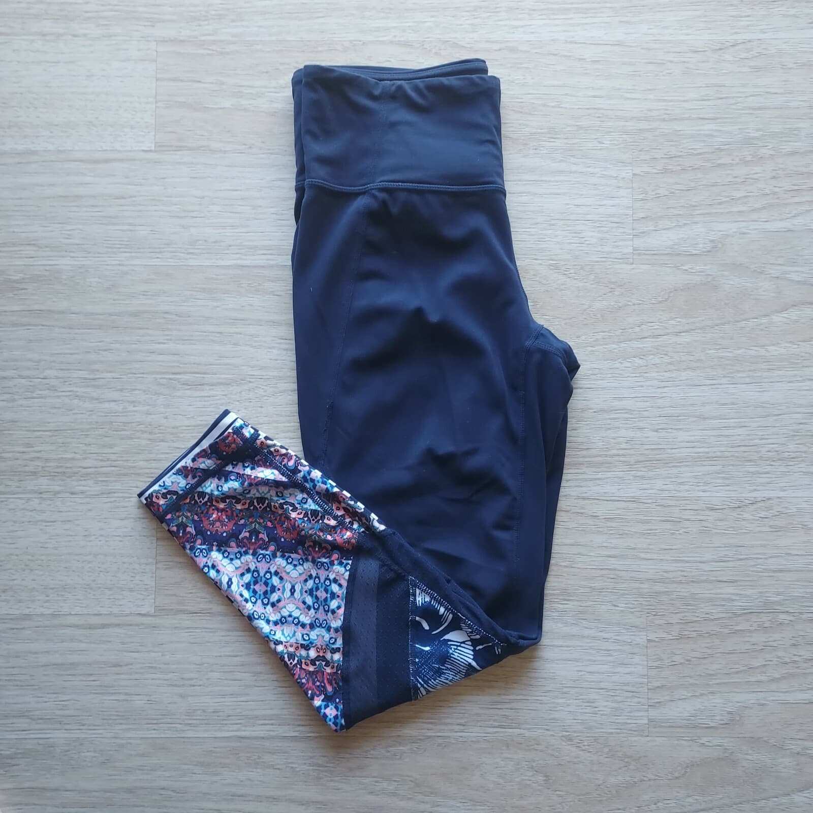 Athleta Salutation 7/8 Tight Activewear Pants Pocket Mix Printed Navy Women Sz.M - Thumbnail 4