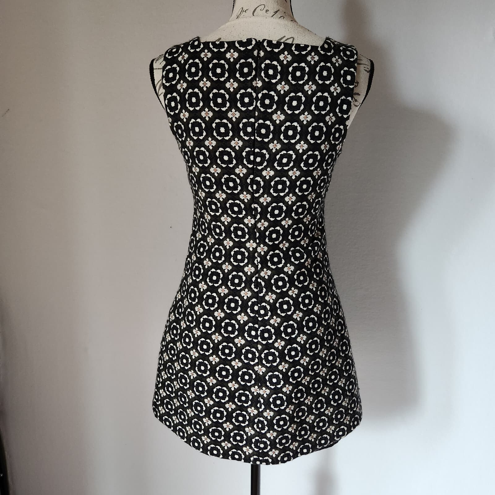RELATED Jacquard Floral Mini Dress Square Neck Zip Lined Black White Gold Sz.2 - Thumbnail 6