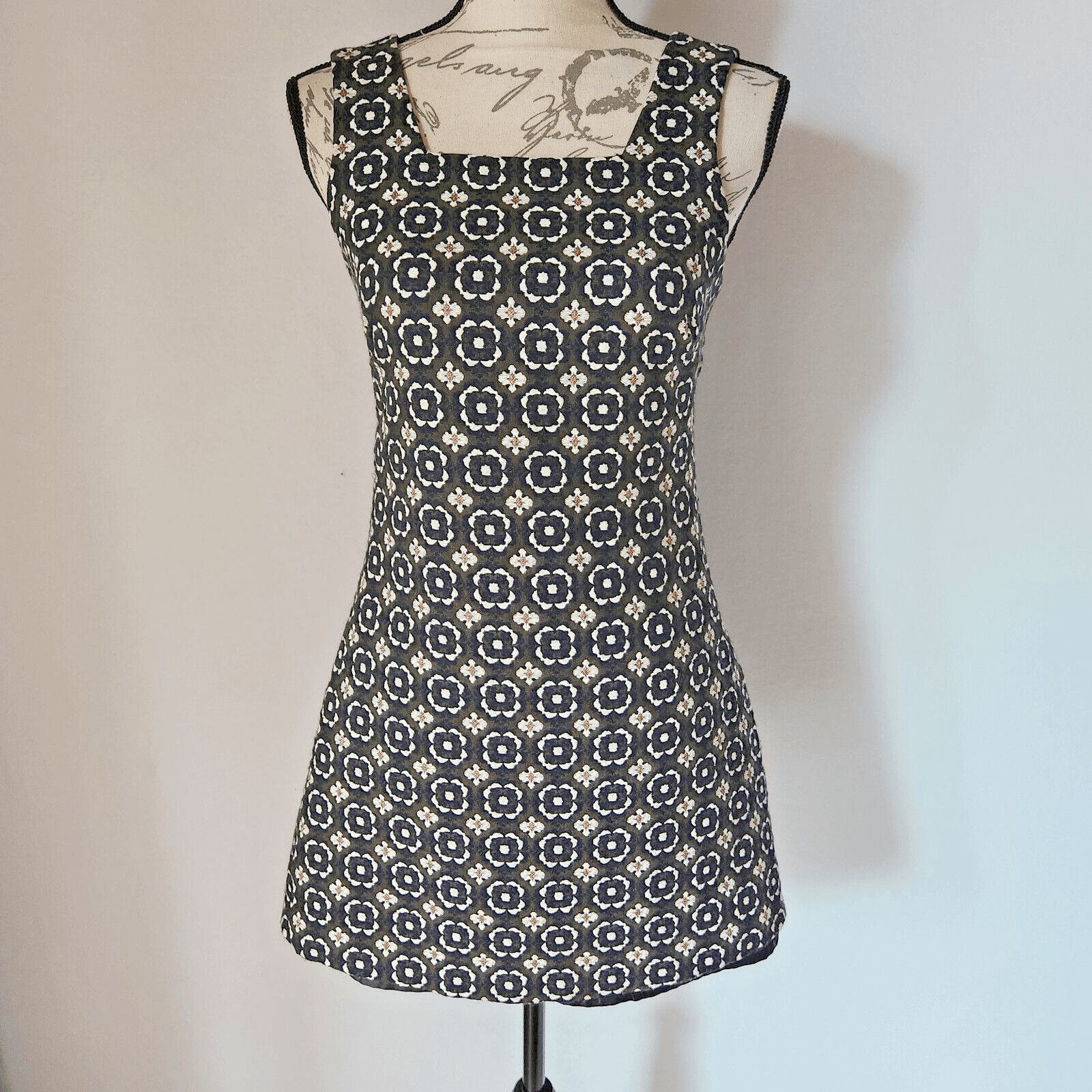 RELATED Jacquard Floral Mini Dress Square Neck Zip Lined Black White Gold Sz.2 - Thumbnail 2