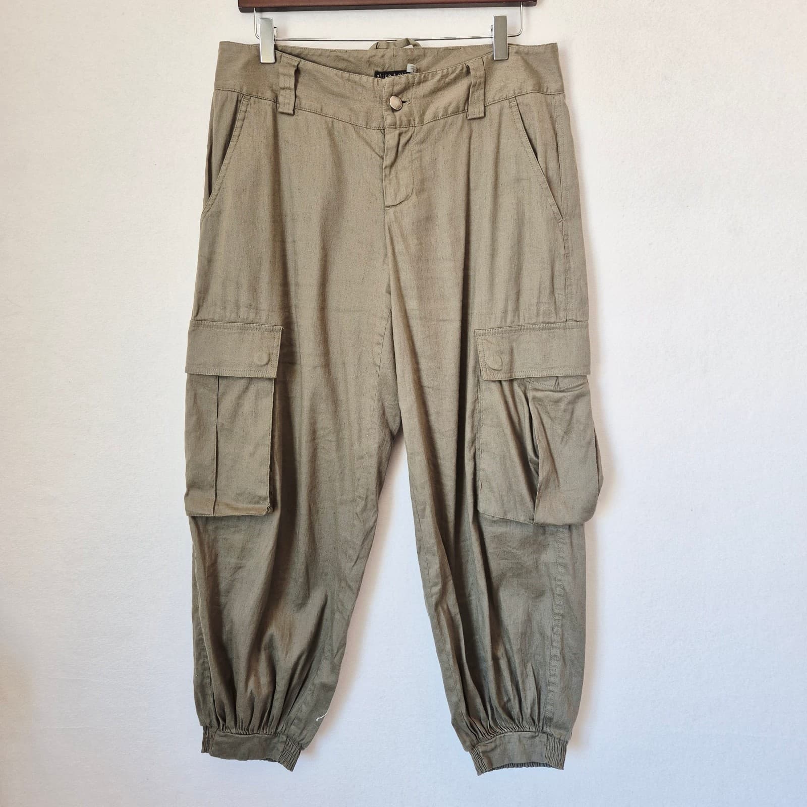 Alice & Olivia Base Linen Blend Cargo Tapered Cropped Pants Relaxed Green Sz.8 - Thumbnail 2