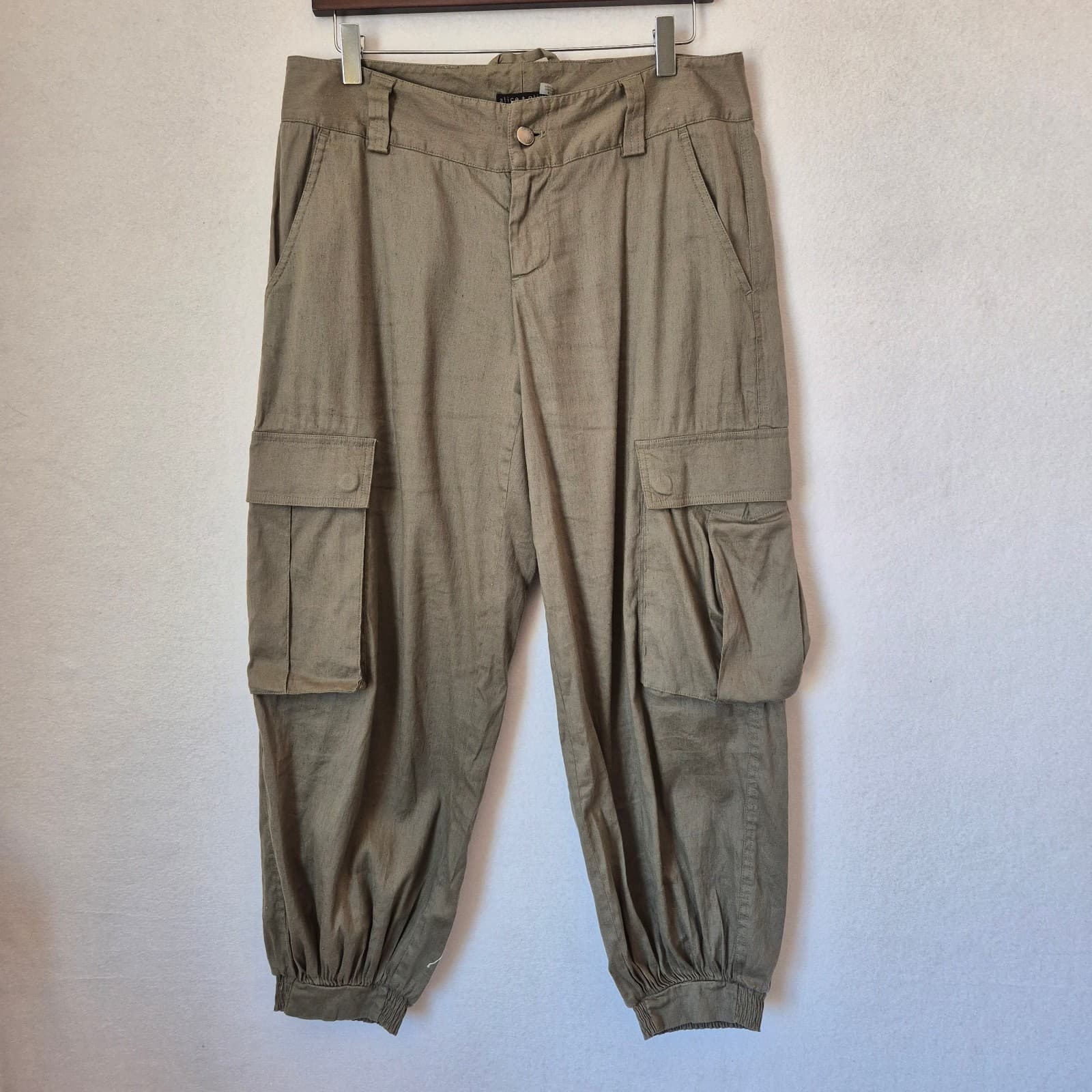 Alice & Olivia Base Linen Blend Cargo Tapered Cropped Pants Relaxed Green Sz.8 - Thumbnail 5