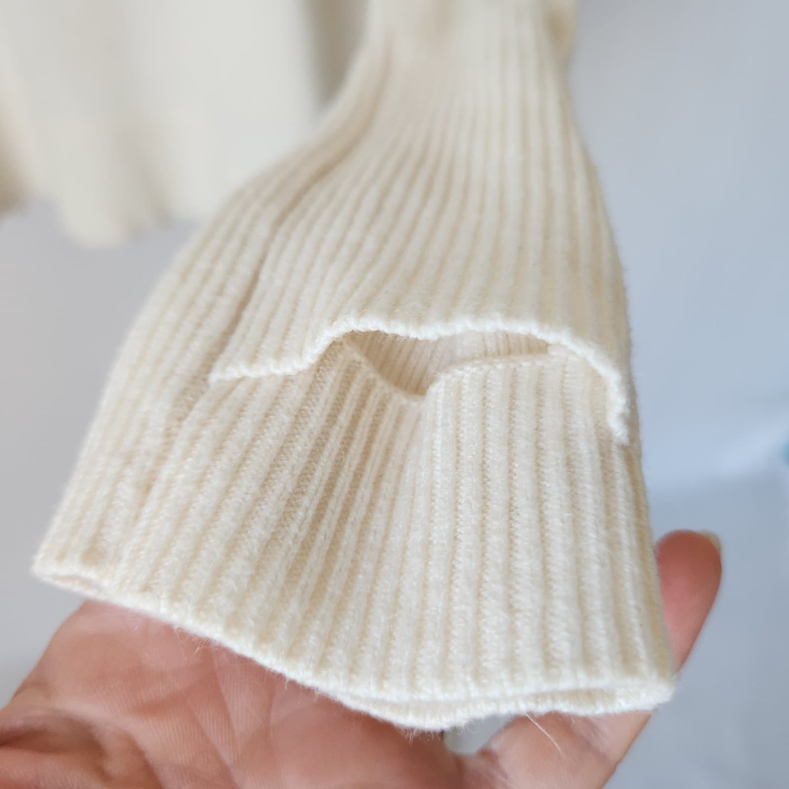 Lululemon Still At Ease Cashmere Blend Sweater Angel Wings Back Yoga Ivory Sz.6 - Thumbnail 4
