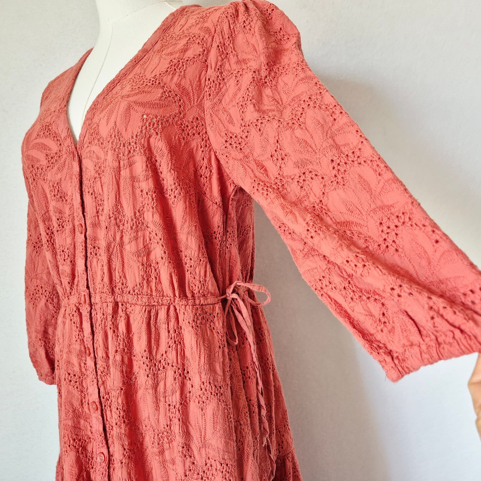 Marine Layer Willow Eyelet Embroidered Tiered Button-Up Midi Dress Coral Sz.S - Thumbnail 4