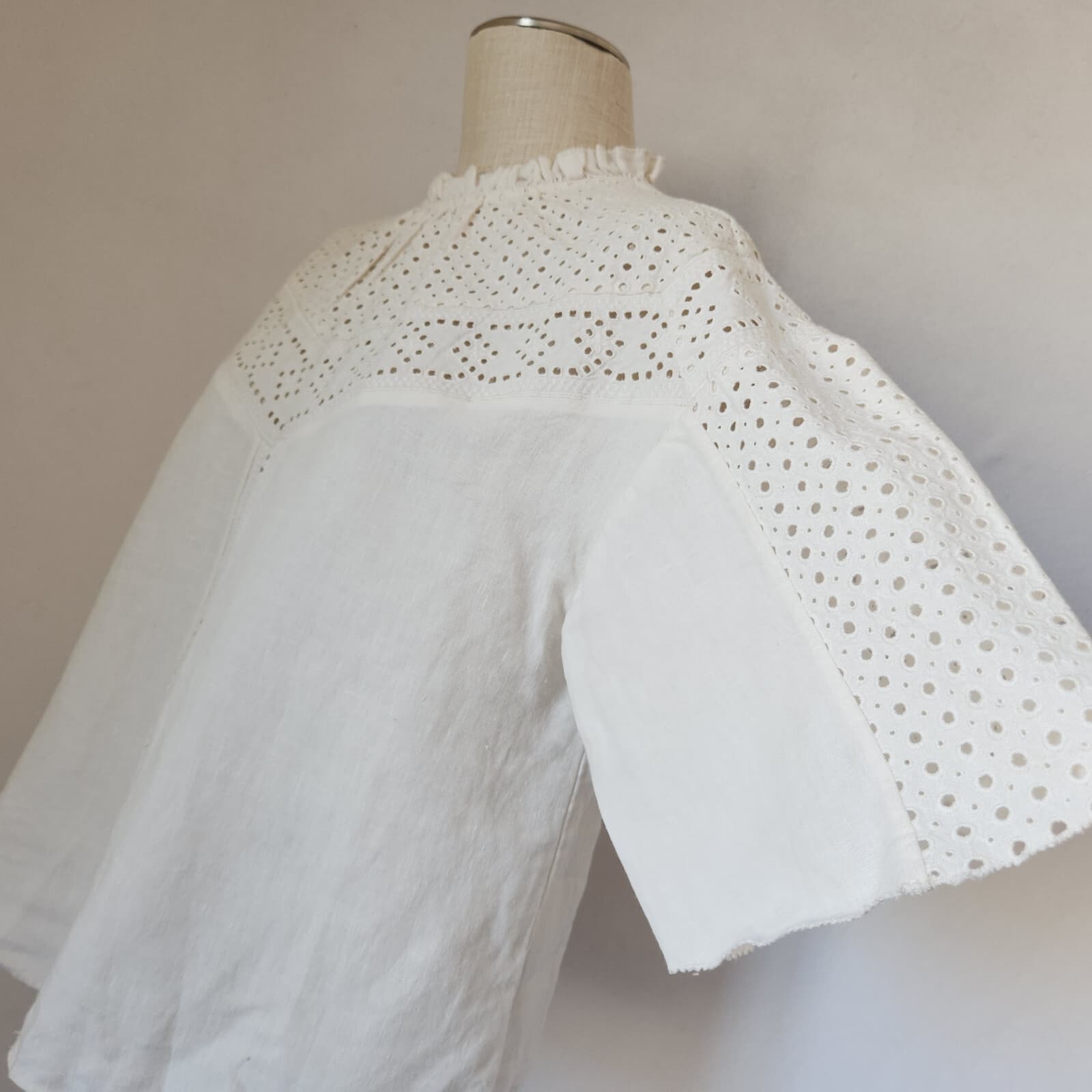 Joie $298 Kamlei Eyelet Yoke Linen Blouse Short Sleeve High Neck Porcelain Sz.L - Thumbnail 6