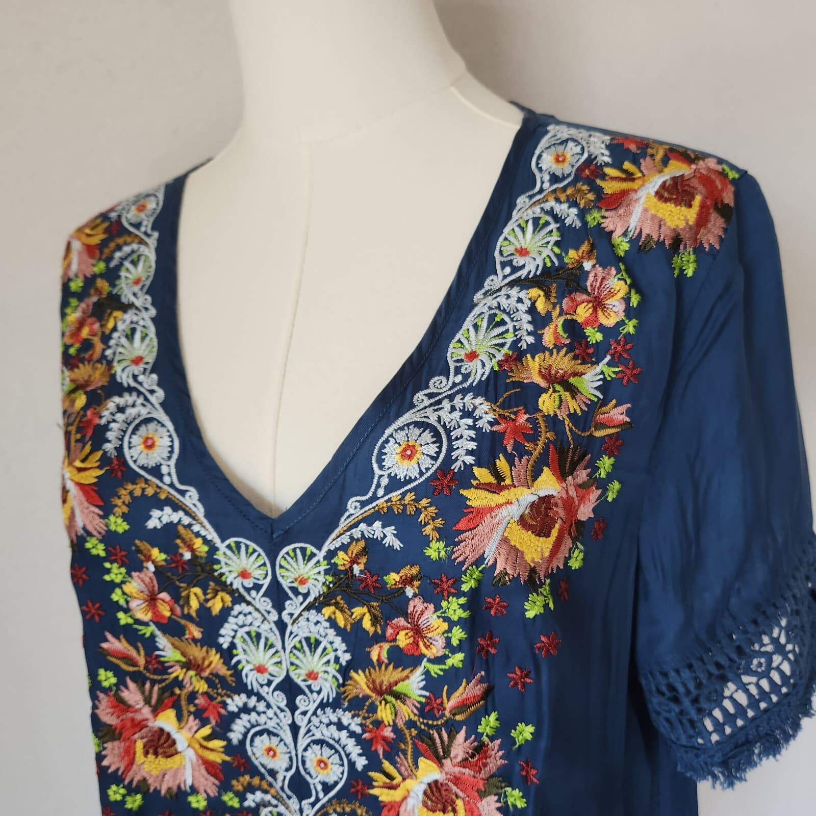 Sundance Rossi Floral Embroidered Top Fringe Hem Short Sleeve Cupro Blue Sz.S - Thumbnail 5