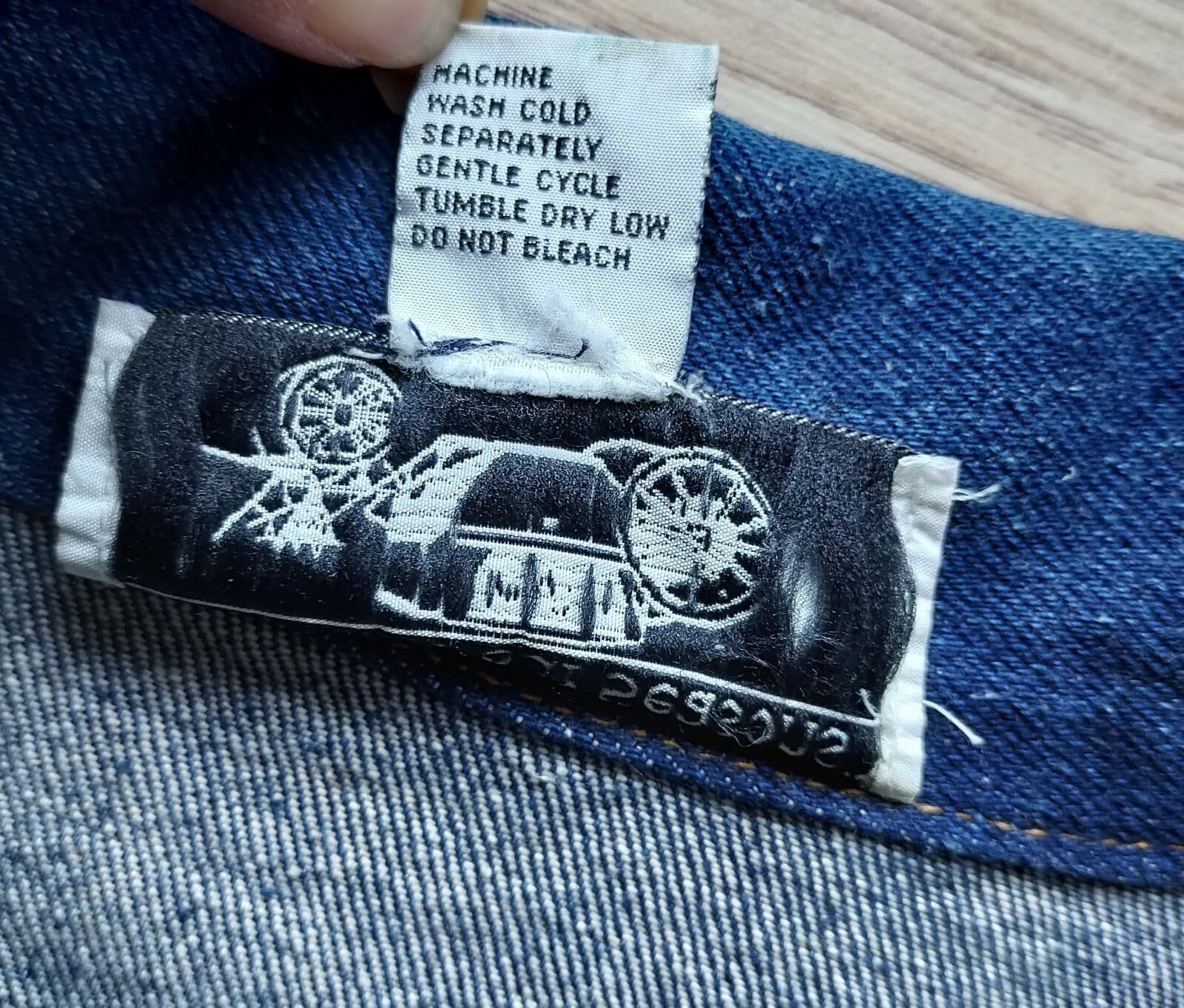 Vintage COACH in Four Seasons ฺBlue Denim Jacket Floral Glitter Embellished Sz.M - Thumbnail 12