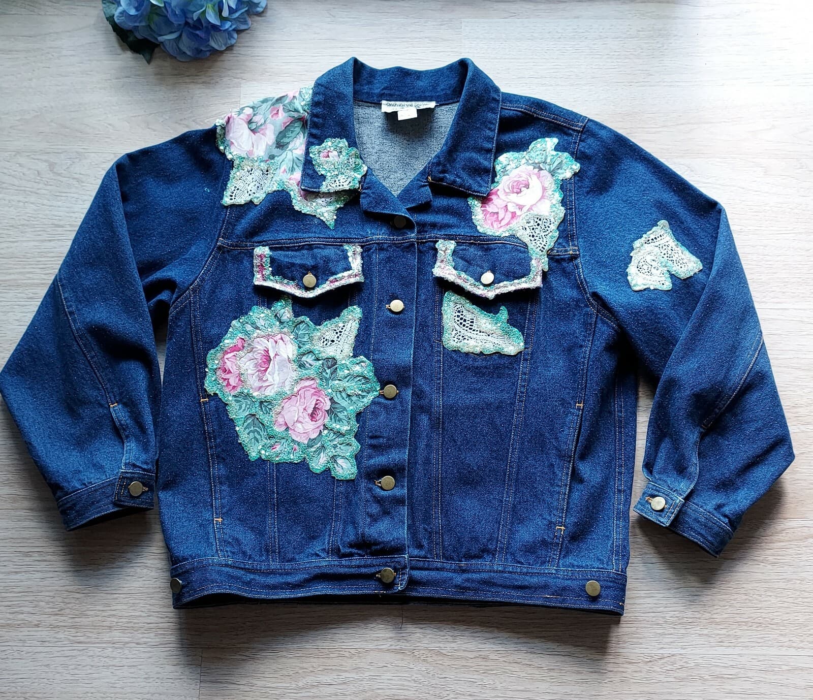 Vintage COACH in Four Seasons ฺBlue Denim Jacket Floral Glitter Embellished Sz.M - Thumbnail 2
