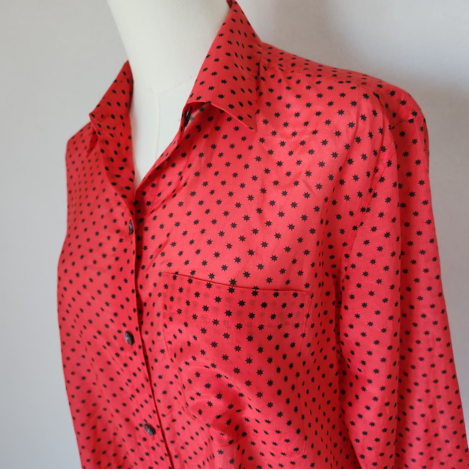 Equipment Daddy Star Silk Sheer Tunic Shirt Button-Up Long Sleeve Red Black Sz.S - Thumbnail 4