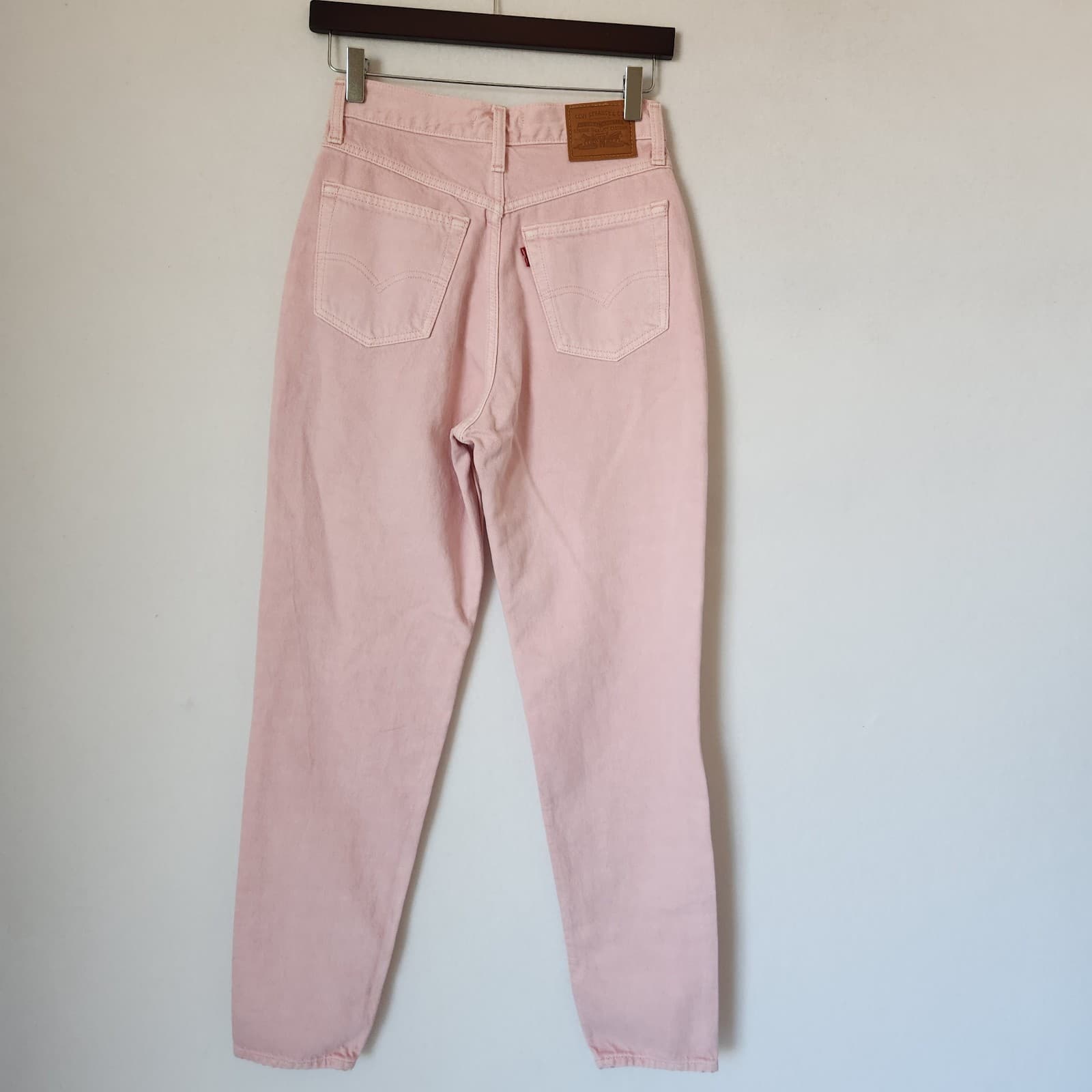 NWoT Levi's Premium Big E 80's Mom Jeans High Waist Zip Chalk Pink Cotton Sz.26 - Thumbnail 5