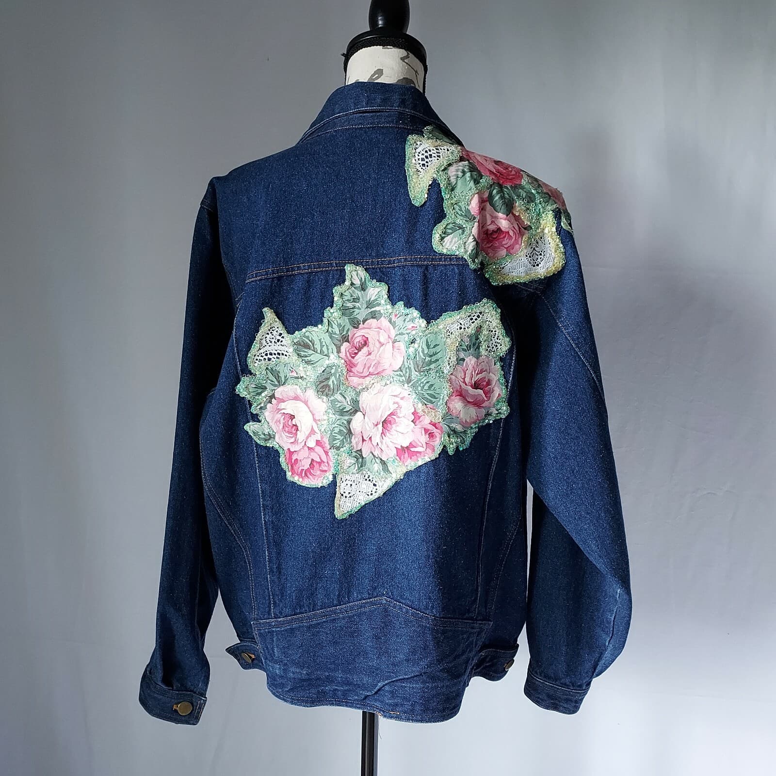Vintage COACH in Four Seasons ฺBlue Denim Jacket Floral Glitter Embellished Sz.M - Thumbnail 8