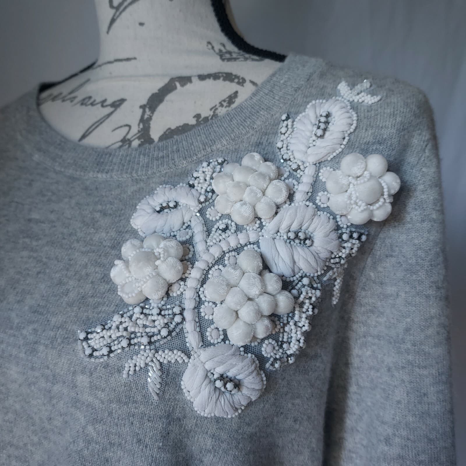 NWoT BADGLEY MISCHKA Bead Embellished Cashmere Sweater Crew Neck Gray Women XL - Thumbnail 4