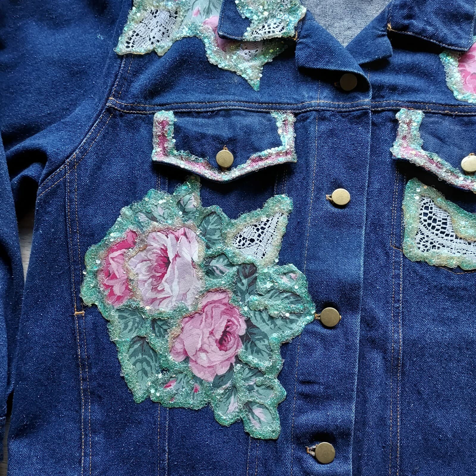 Vintage COACH in Four Seasons ฺBlue Denim Jacket Floral Glitter Embellished Sz.M - Thumbnail 10