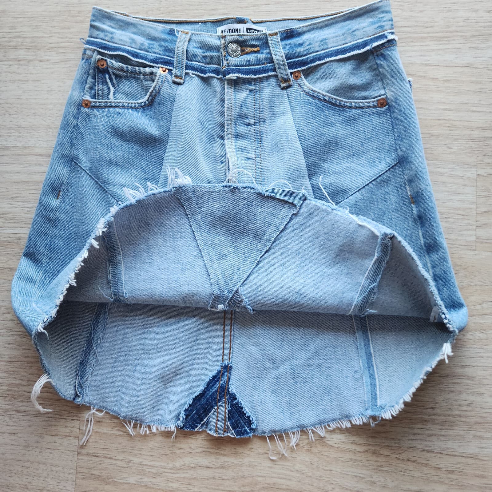 RE/DONE X Levi’s Revolve High Rise Mini Skirt Raw Hem Seamed Indigo Denim Sz.25 - Thumbnail 4