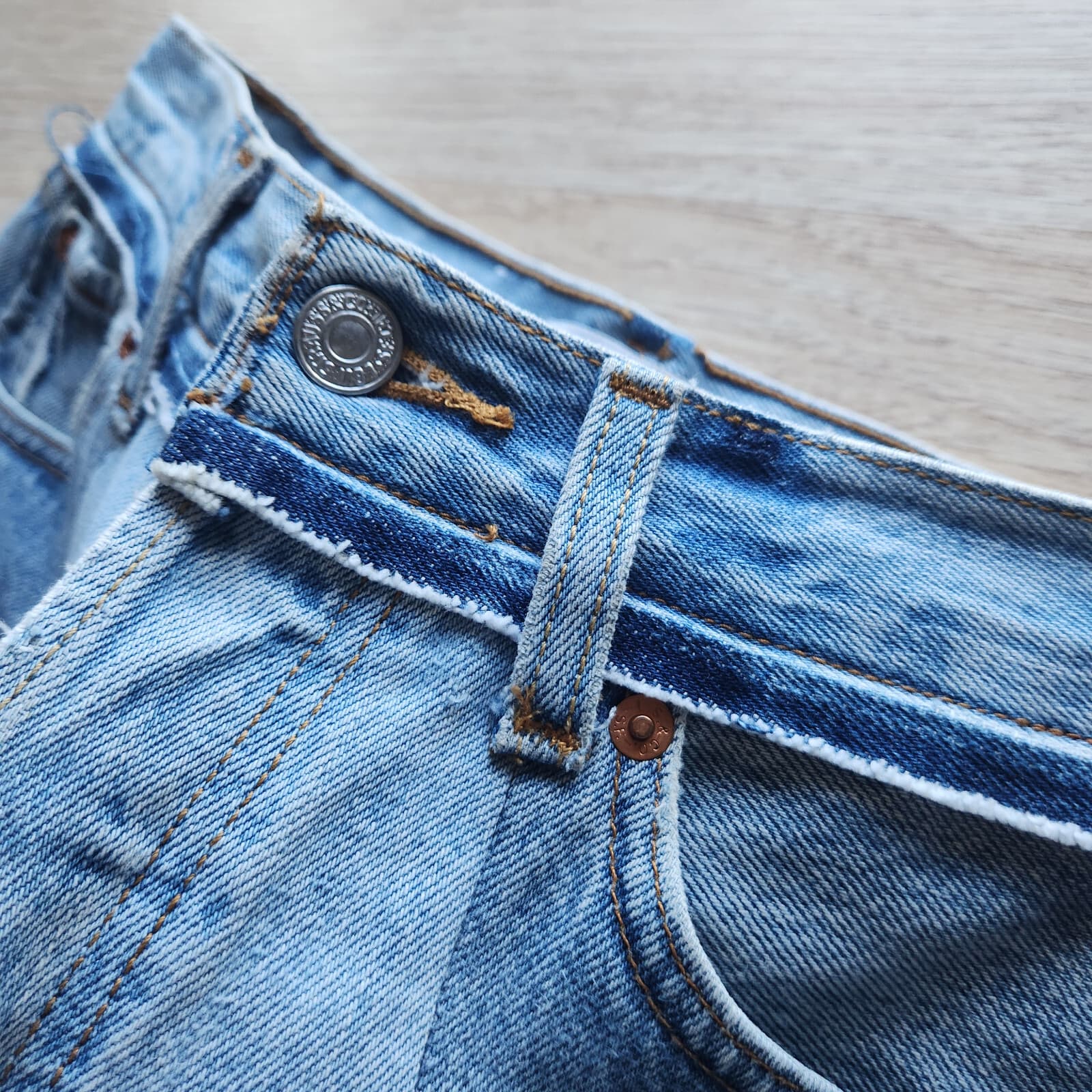 RE/DONE X Levi’s Revolve High Rise Mini Skirt Raw Hem Seamed Indigo Denim Sz.25 - Thumbnail 5