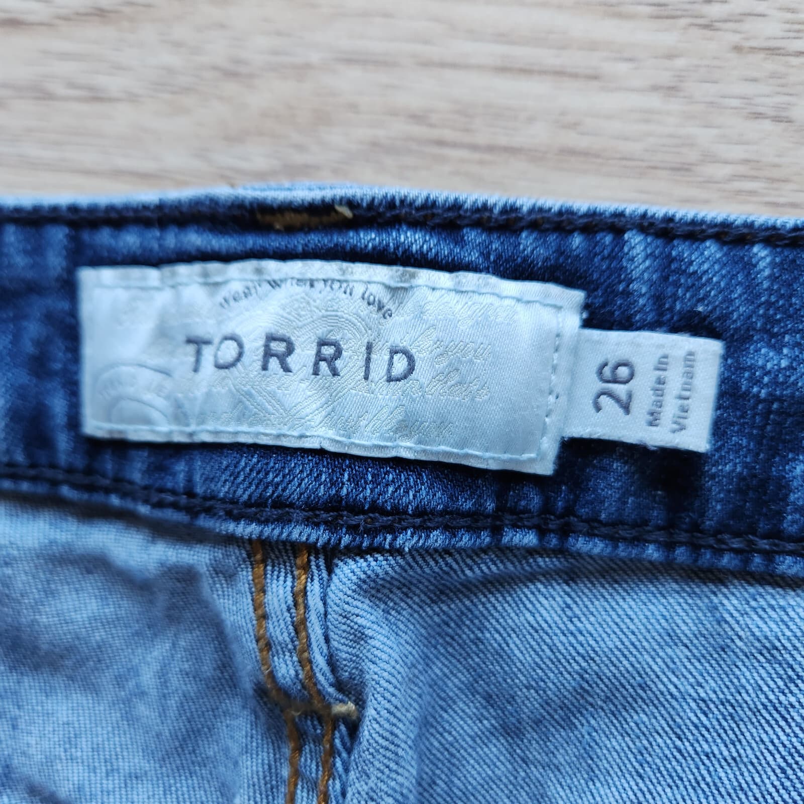 Torrid Distressed Denim Jean Shorts Stretch Blue Cotton Blend Women's 26 (4X) - Thumbnail 4