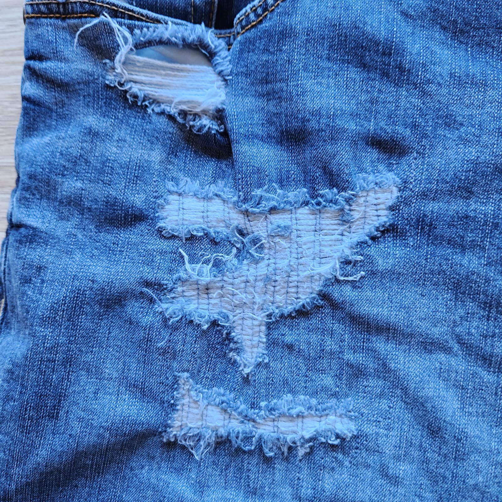 Torrid Distressed Denim Jean Shorts Stretch Blue Cotton Blend Women's 26 (4X) - Thumbnail 2