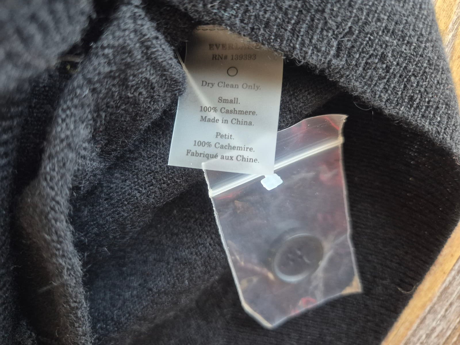 NWoT EVERLANE 100% Cashmere V-Neck Cardigan Button Pocket Black Women's S - Thumbnail 9