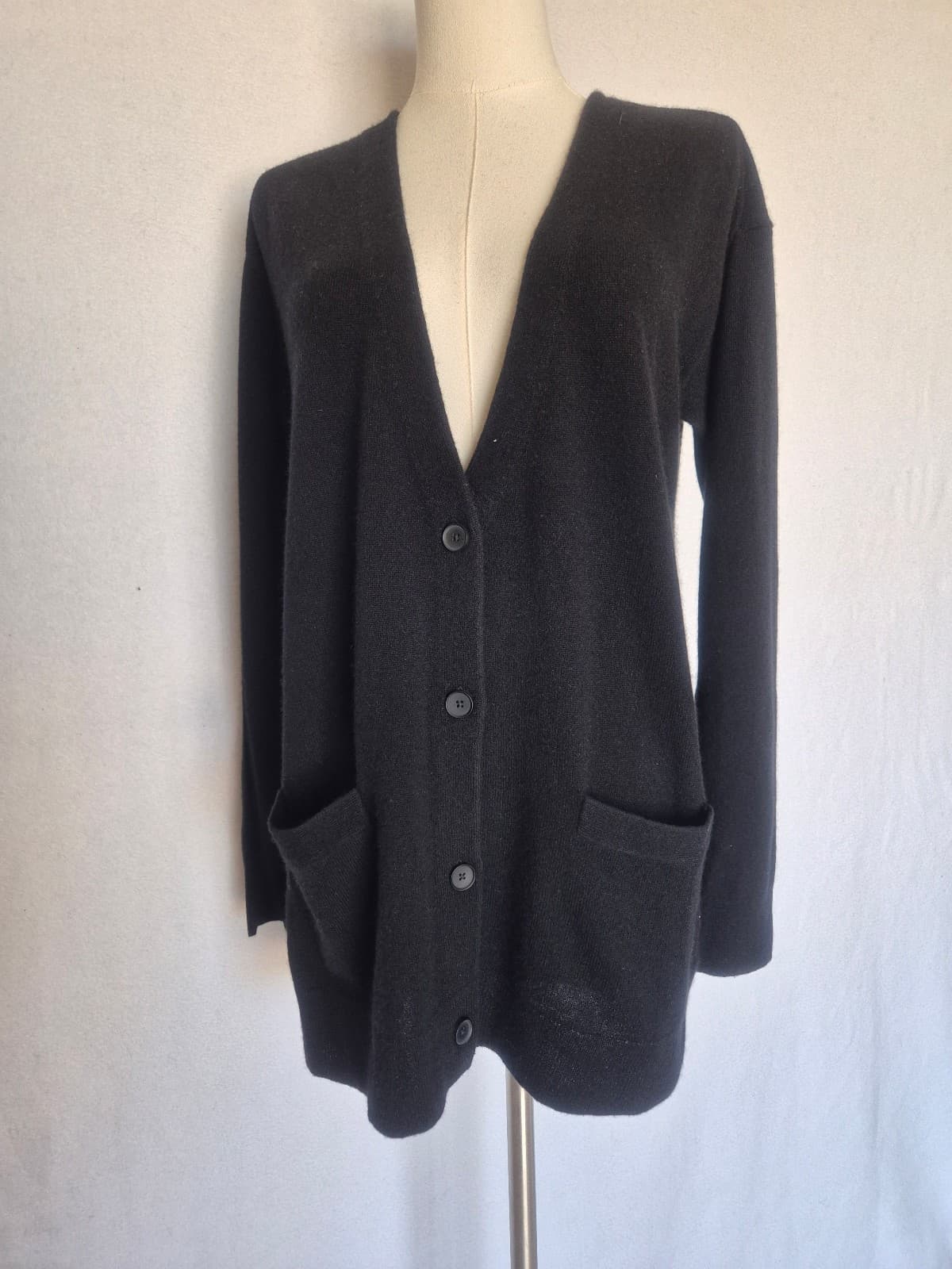 NWoT EVERLANE 100% Cashmere V-Neck Cardigan Button Pocket Black Women's S - Thumbnail 4