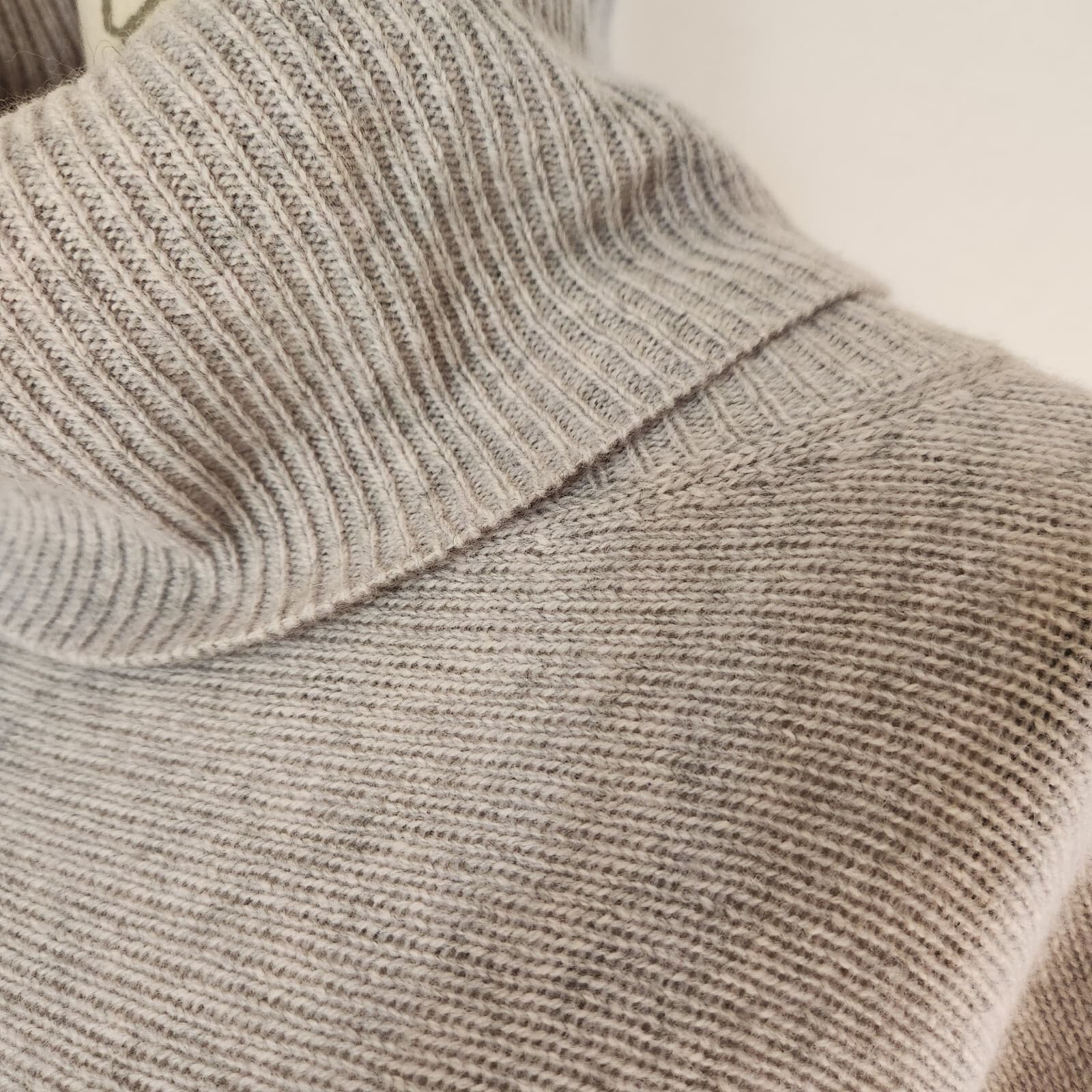NWT +Beryll 100% Cashmere Cowl Neck Sweather Pullover Grey One Size *with Holes* - Thumbnail 5