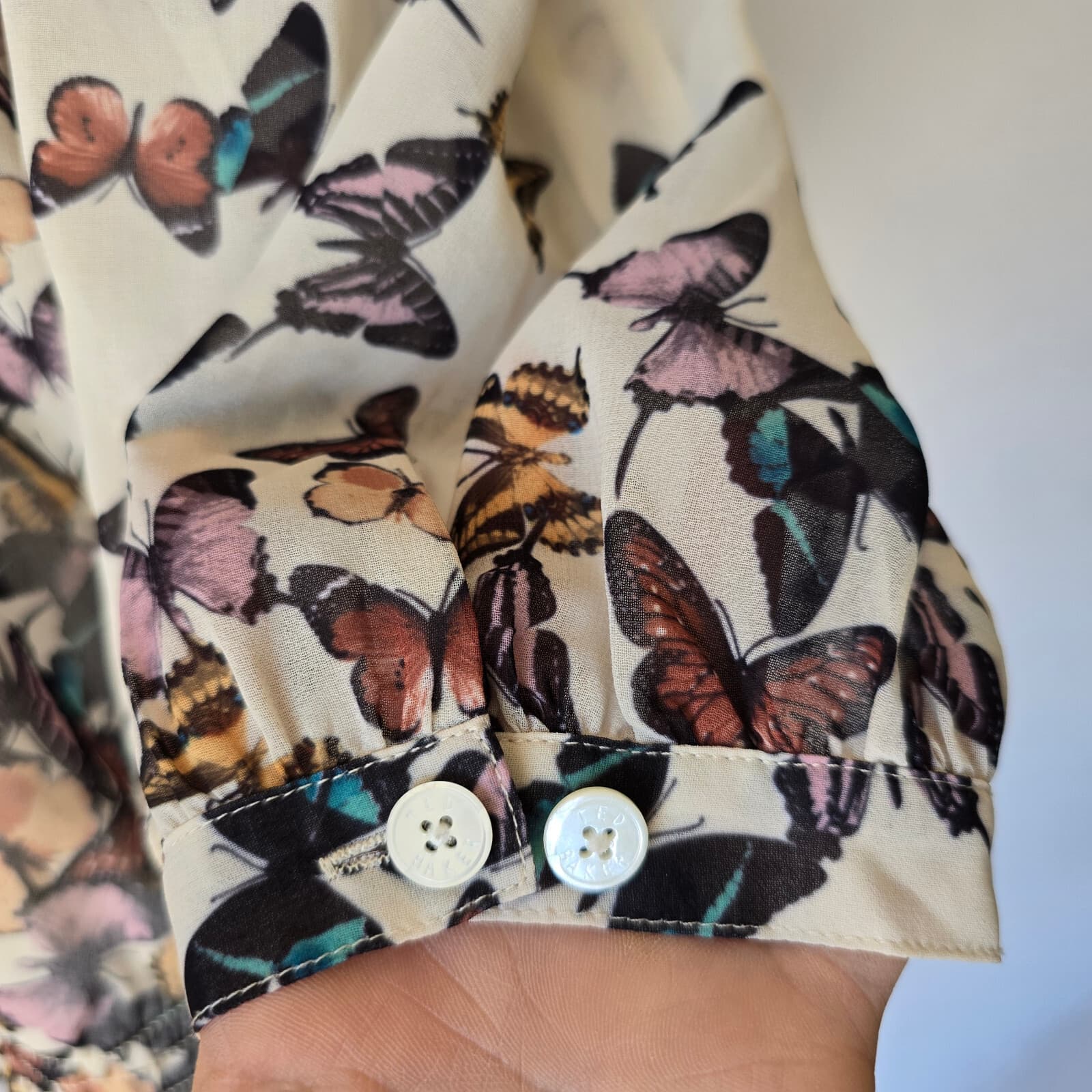 Ted Baker London Butterfly Printed Ruffle Sheer Chiffon Blouse Cream Sz.3 (8) - Thumbnail 5