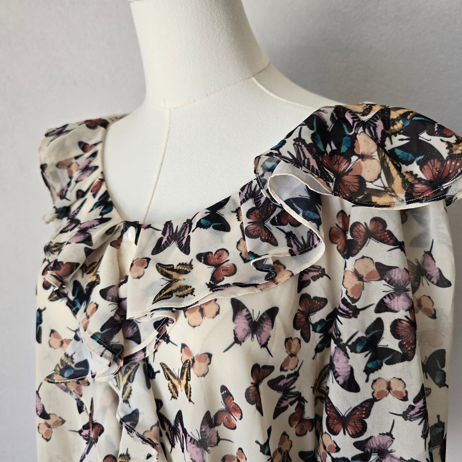 Ted Baker London Butterfly Printed Ruffle Sheer Chiffon Blouse Cream Sz.3 (8) - Thumbnail 4