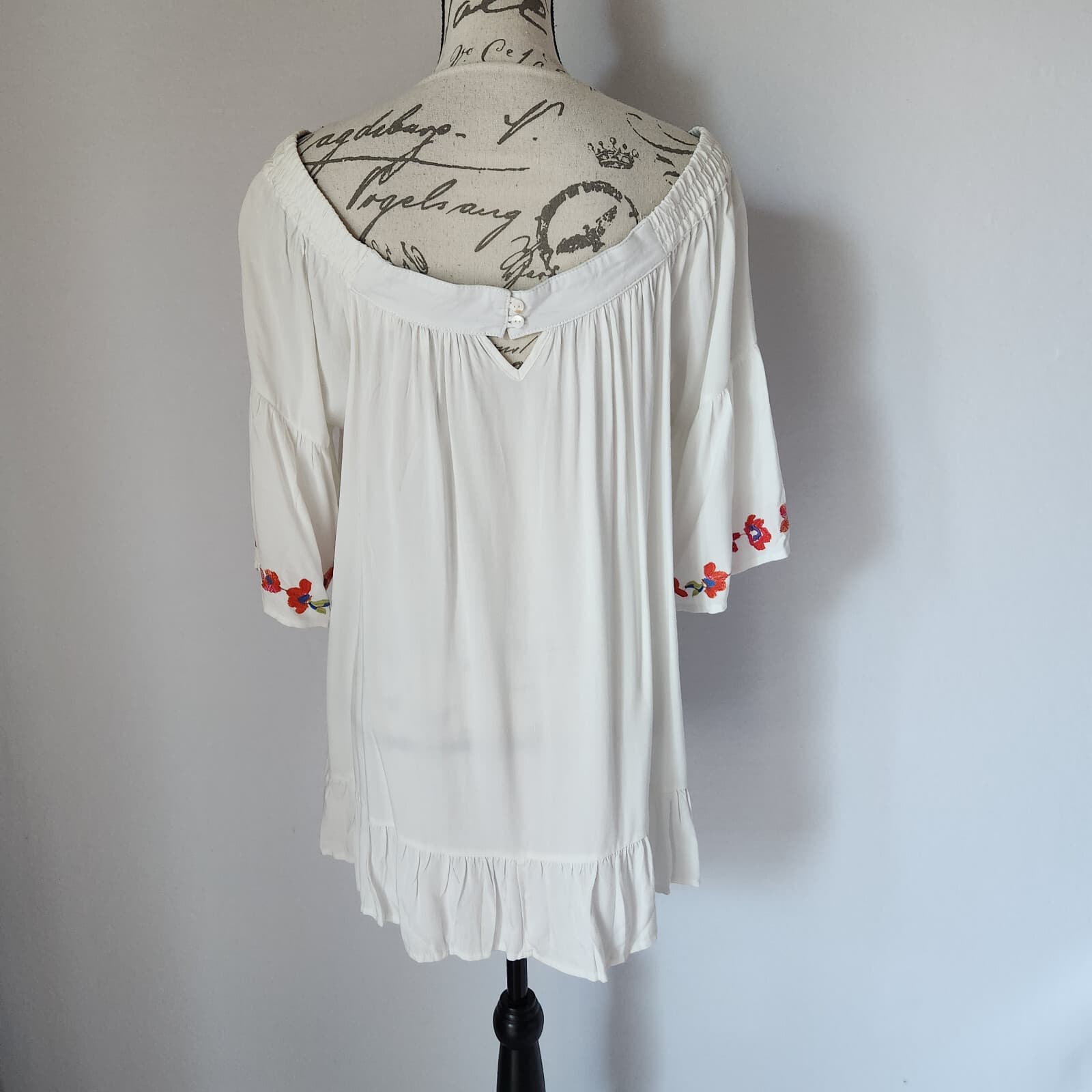 Umgee Floral Embroidered Off Shoulder Blouse Ruffle Hem 3/4 Sleeve White Sz.1XL - Thumbnail 5