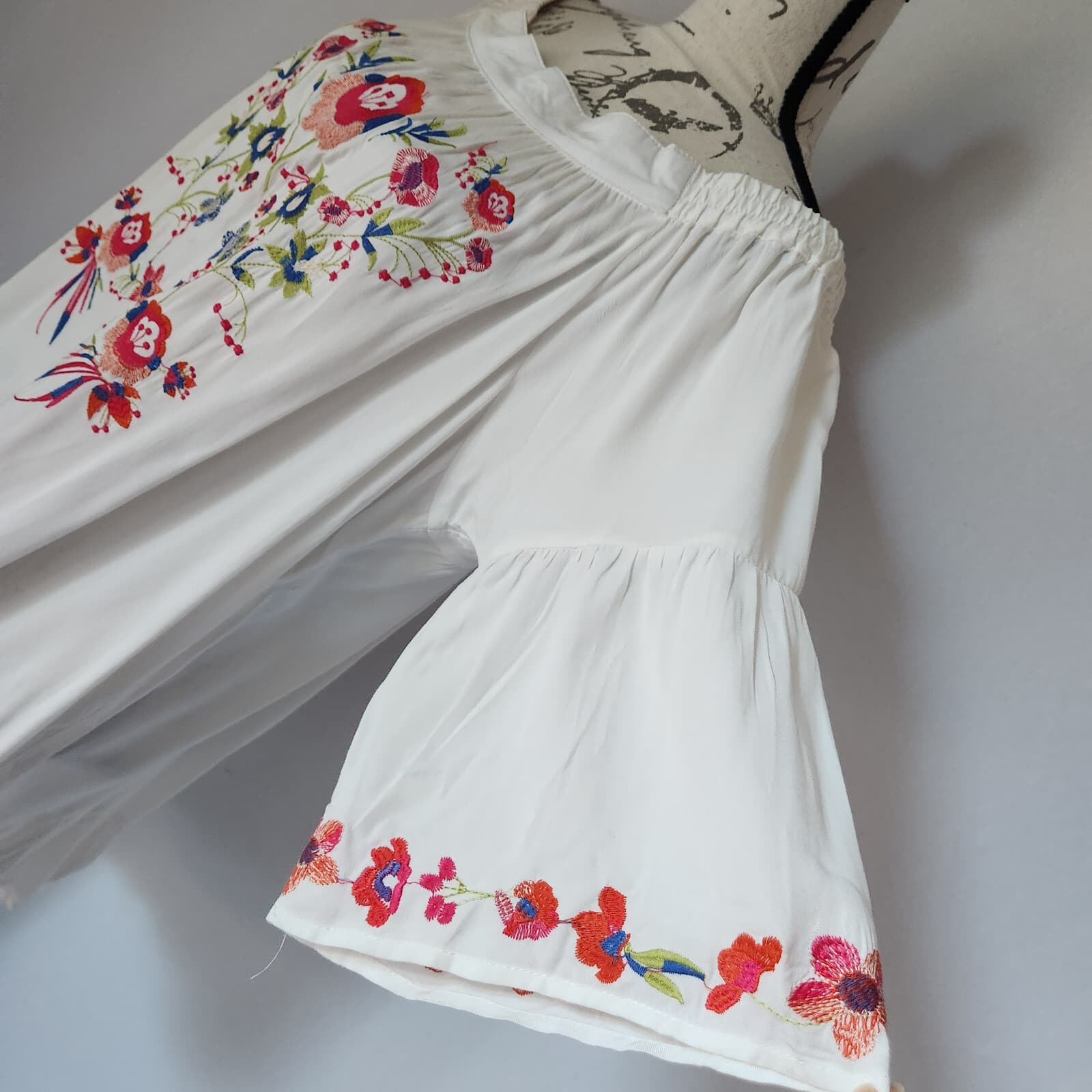 Umgee Floral Embroidered Off Shoulder Blouse Ruffle Hem 3/4 Sleeve White Sz.1XL - Thumbnail 3