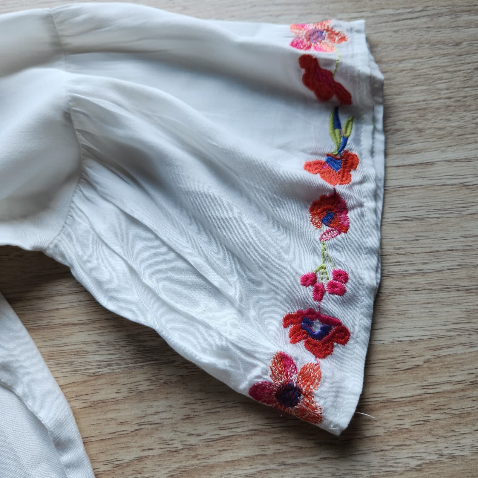 Umgee Floral Embroidered Off Shoulder Blouse Ruffle Hem 3/4 Sleeve White Sz.1XL - Thumbnail 8