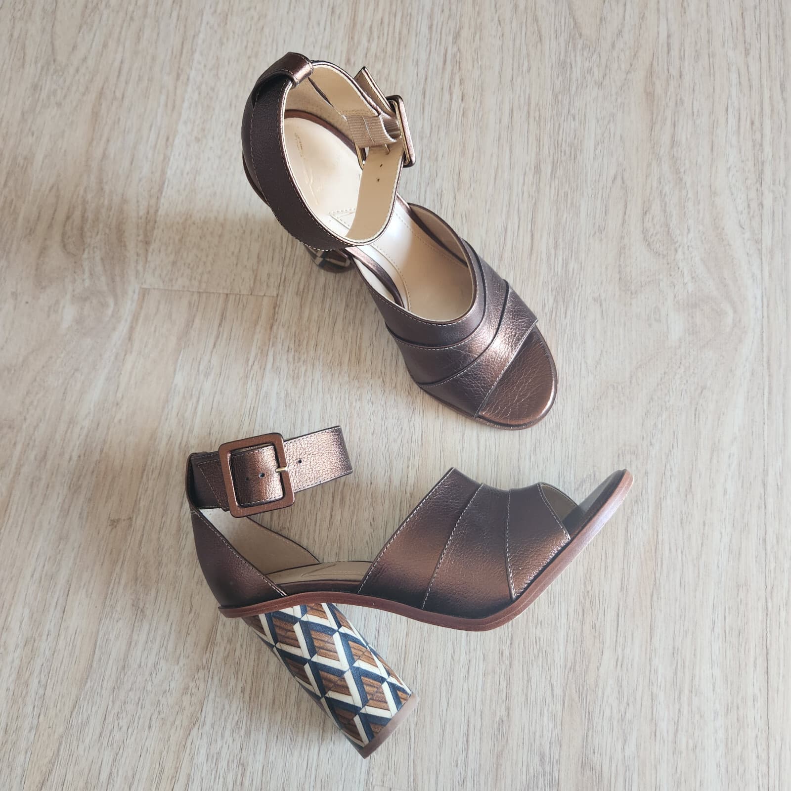 Brian Atwood B-Brandy 4" Wood Block Heel Sandal Ankle Strap Bronze Leather US7 - Thumbnail 3