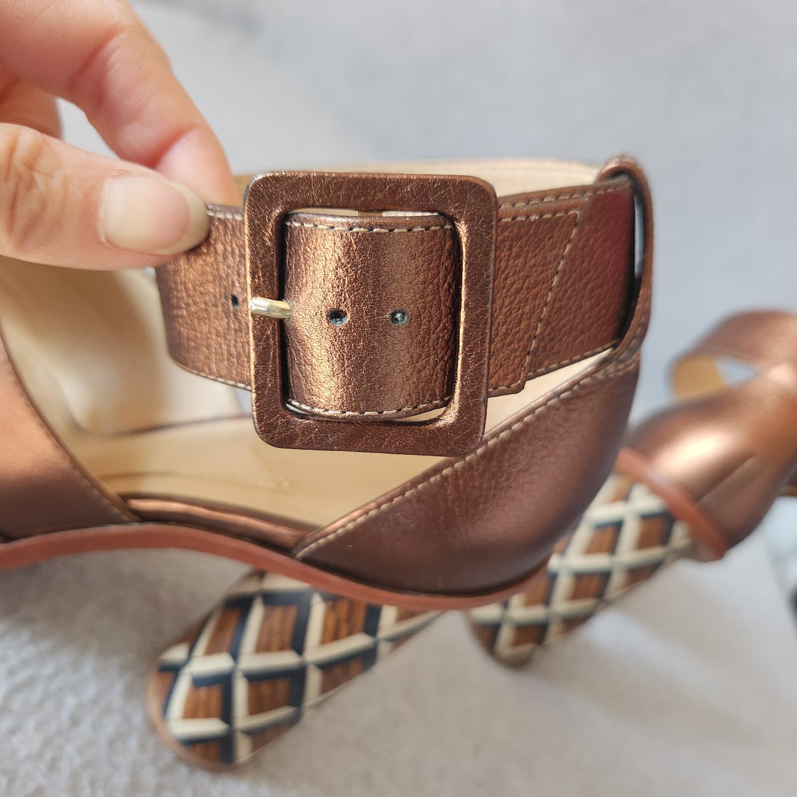 Brian Atwood B-Brandy 4" Wood Block Heel Sandal Ankle Strap Bronze Leather US7 - Thumbnail 9