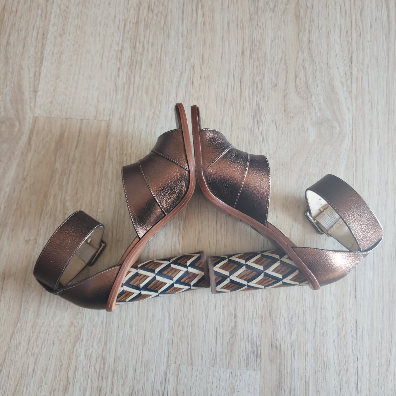 Brian Atwood B-Brandy 4" Wood Block Heel Sandal Ankle Strap Bronze Leather US7 - Thumbnail 12