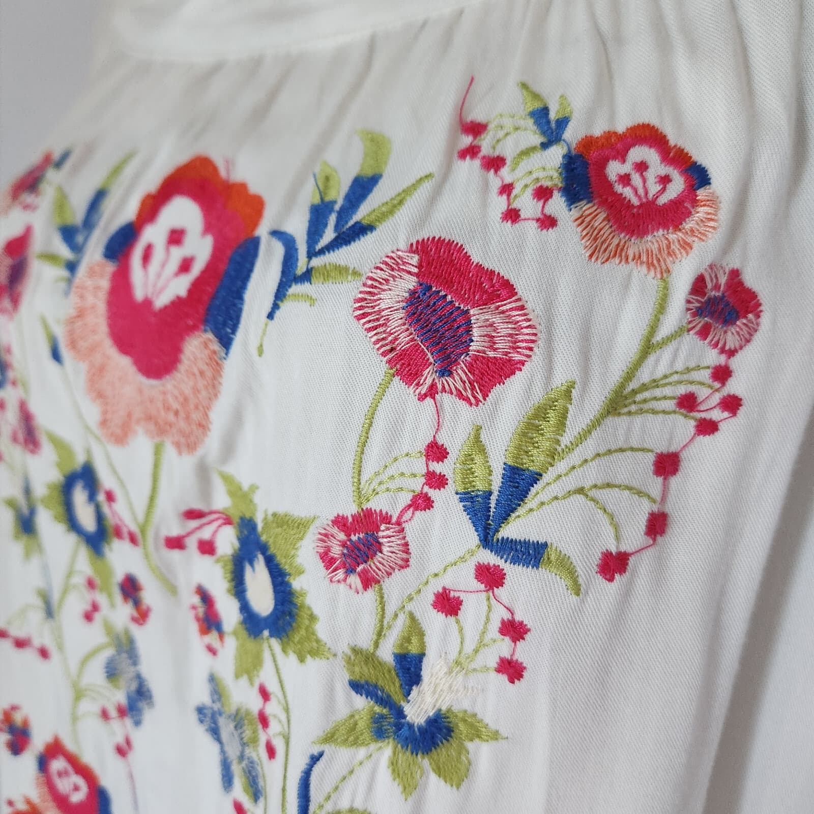 Umgee Floral Embroidered Off Shoulder Blouse Ruffle Hem 3/4 Sleeve White Sz.1XL - Thumbnail 4