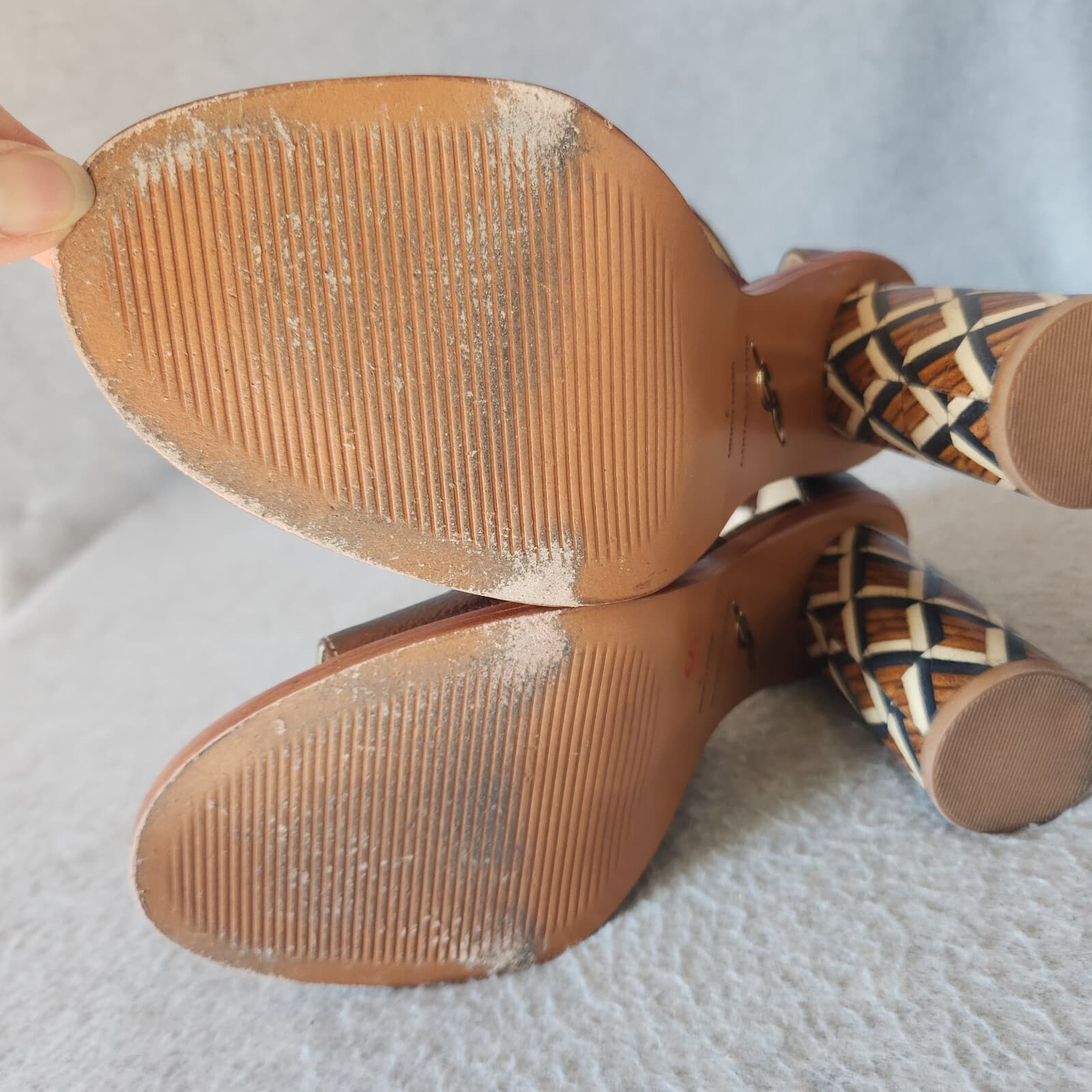 Brian Atwood B-Brandy 4" Wood Block Heel Sandal Ankle Strap Bronze Leather US7 - Thumbnail 13
