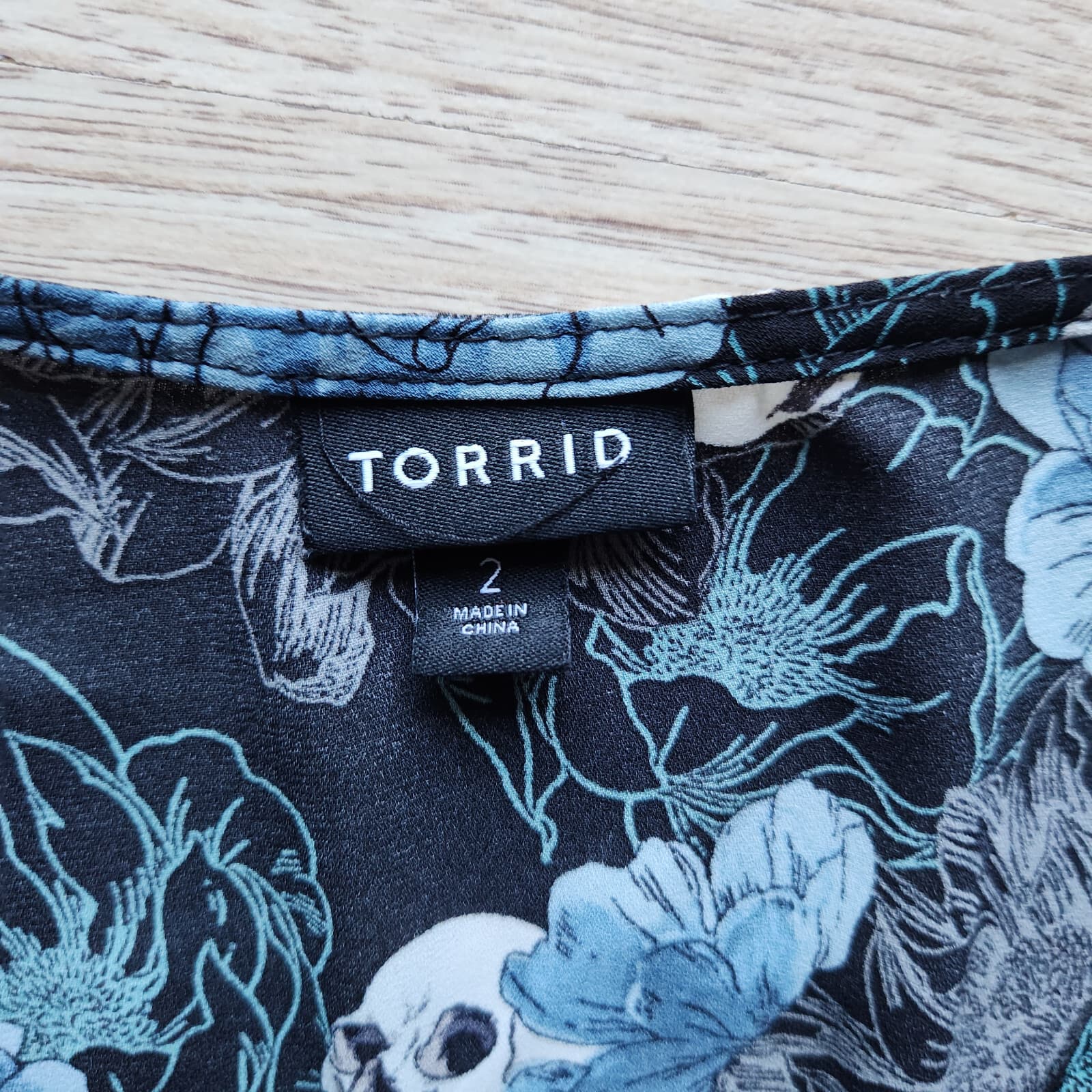 Torrid Georgette Pintuck Button-Front Blouse Long Sleeve Skull Rose Black Sz.2 - Thumbnail 9
