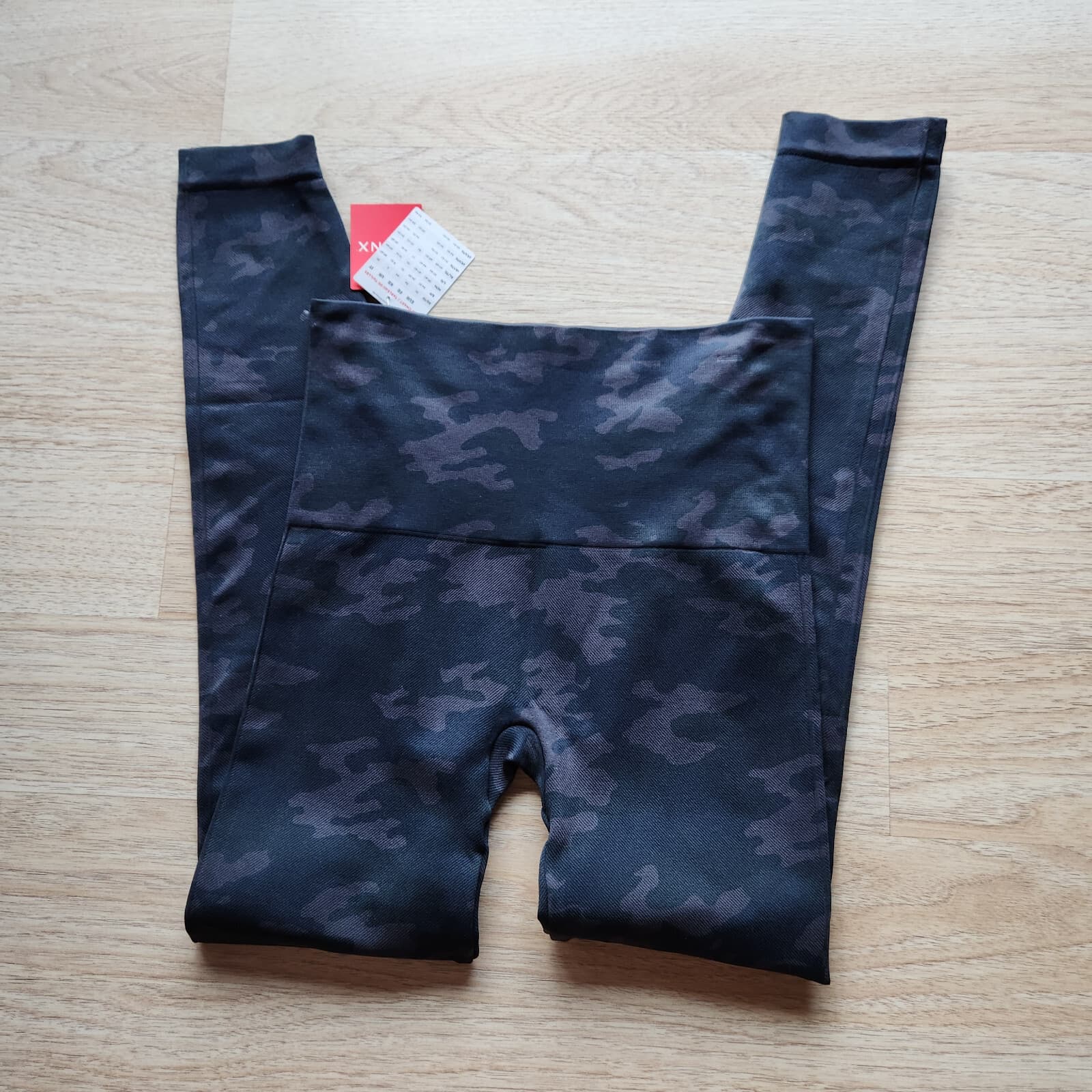 NWT SPANX $68 Look At Me Now Legging Seamless High Rise Stretch Black Camo Sz.M - Thumbnail 7
