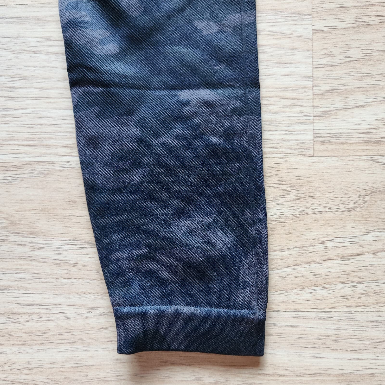 NWT SPANX $68 Look At Me Now Legging Seamless High Rise Stretch Black Camo Sz.M - Thumbnail 8