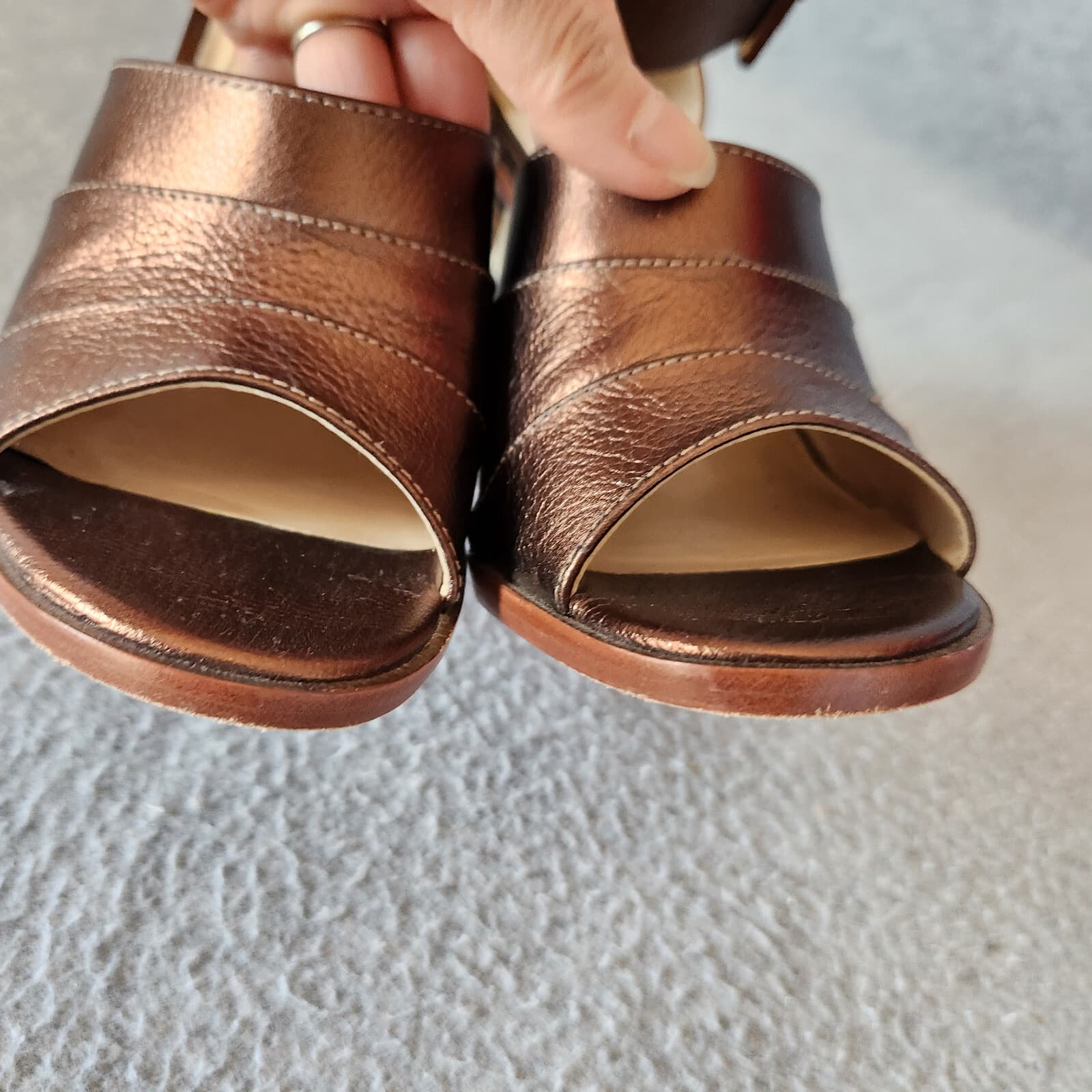 Brian Atwood B-Brandy 4" Wood Block Heel Sandal Ankle Strap Bronze Leather US7 - Thumbnail 6