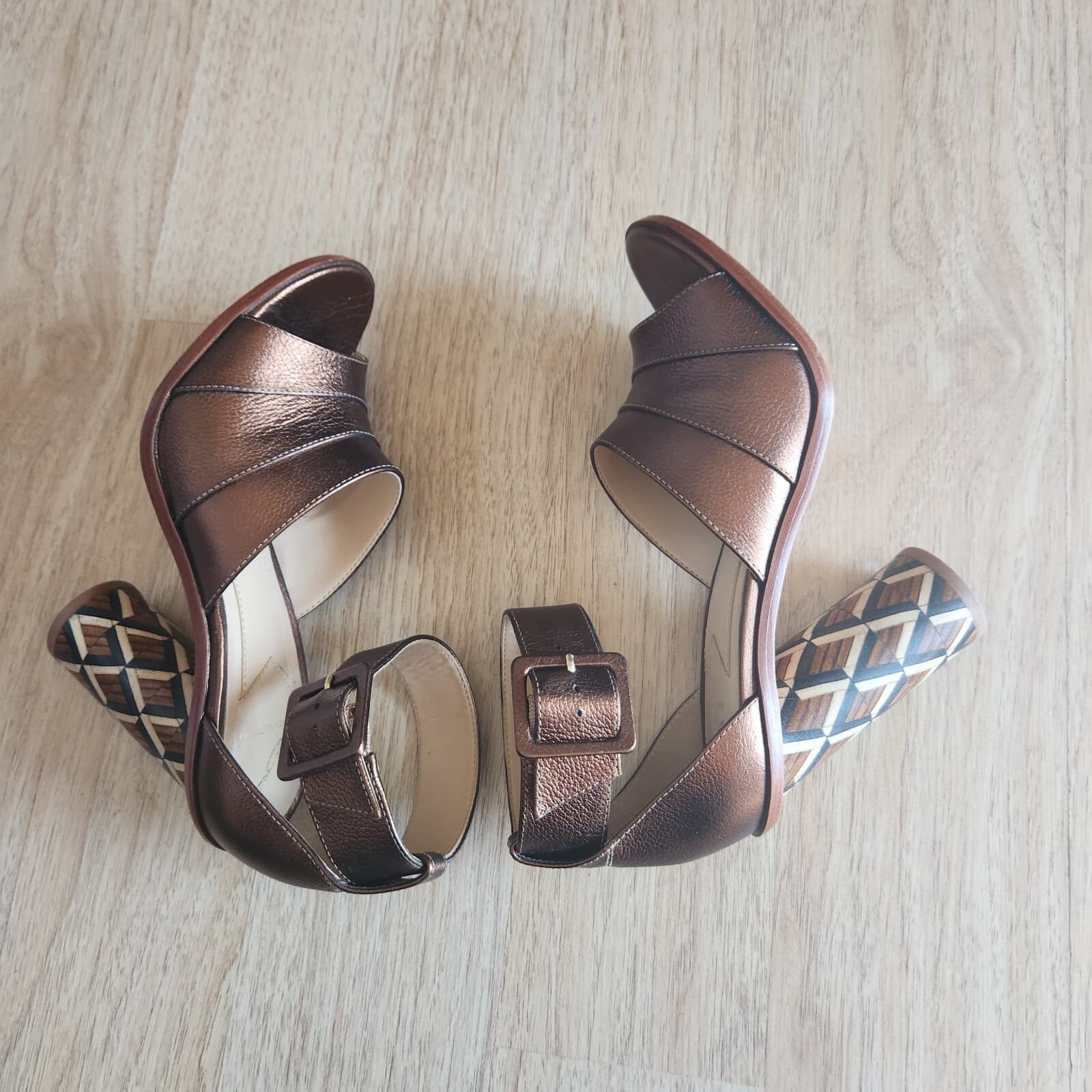 Brian Atwood B-Brandy 4" Wood Block Heel Sandal Ankle Strap Bronze Leather US7 - Thumbnail 11