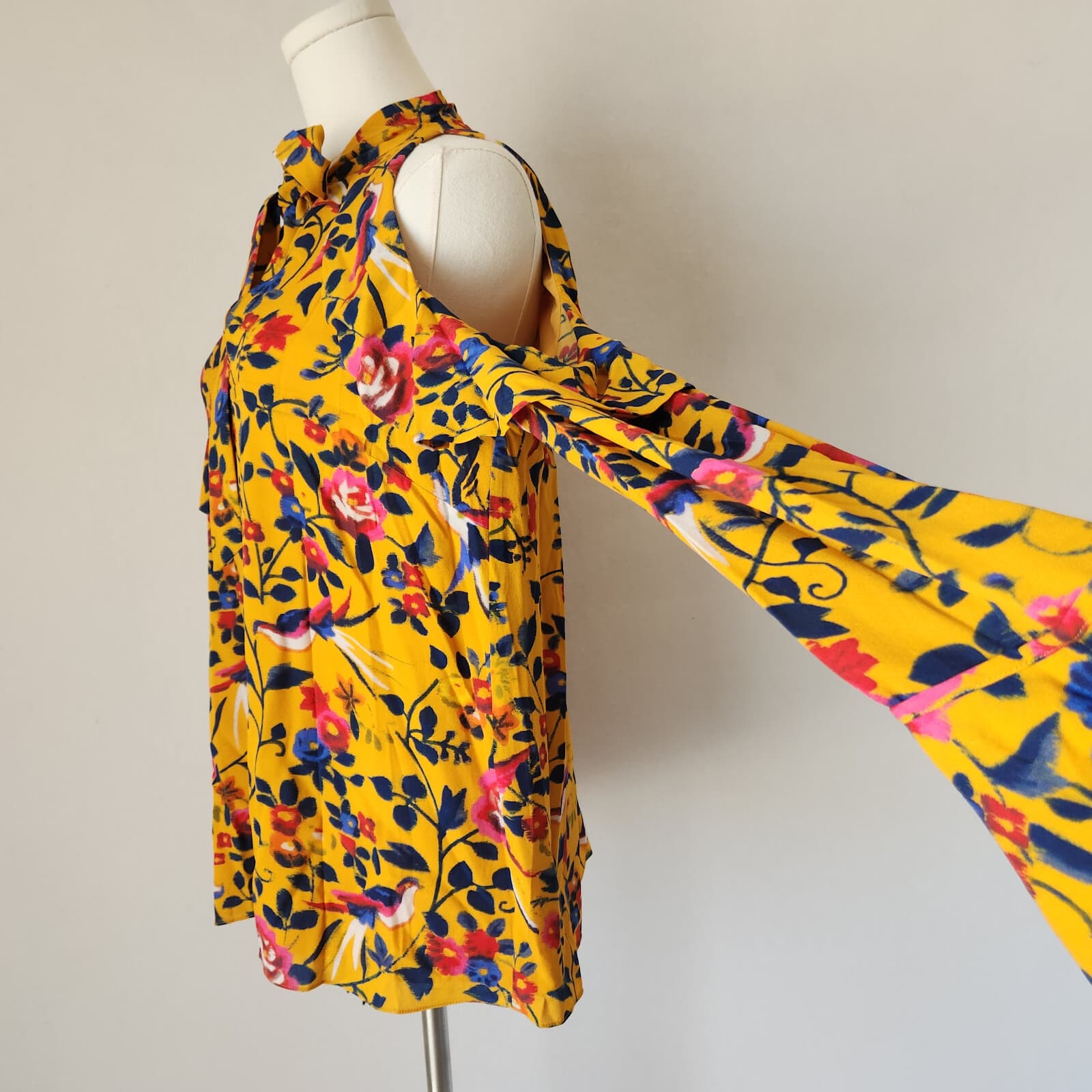 Tanya Taylor Silk Floral Cold-Shoulder Blouse Halter-Tie Neck Long Sleeve Sz.6 - Thumbnail 5