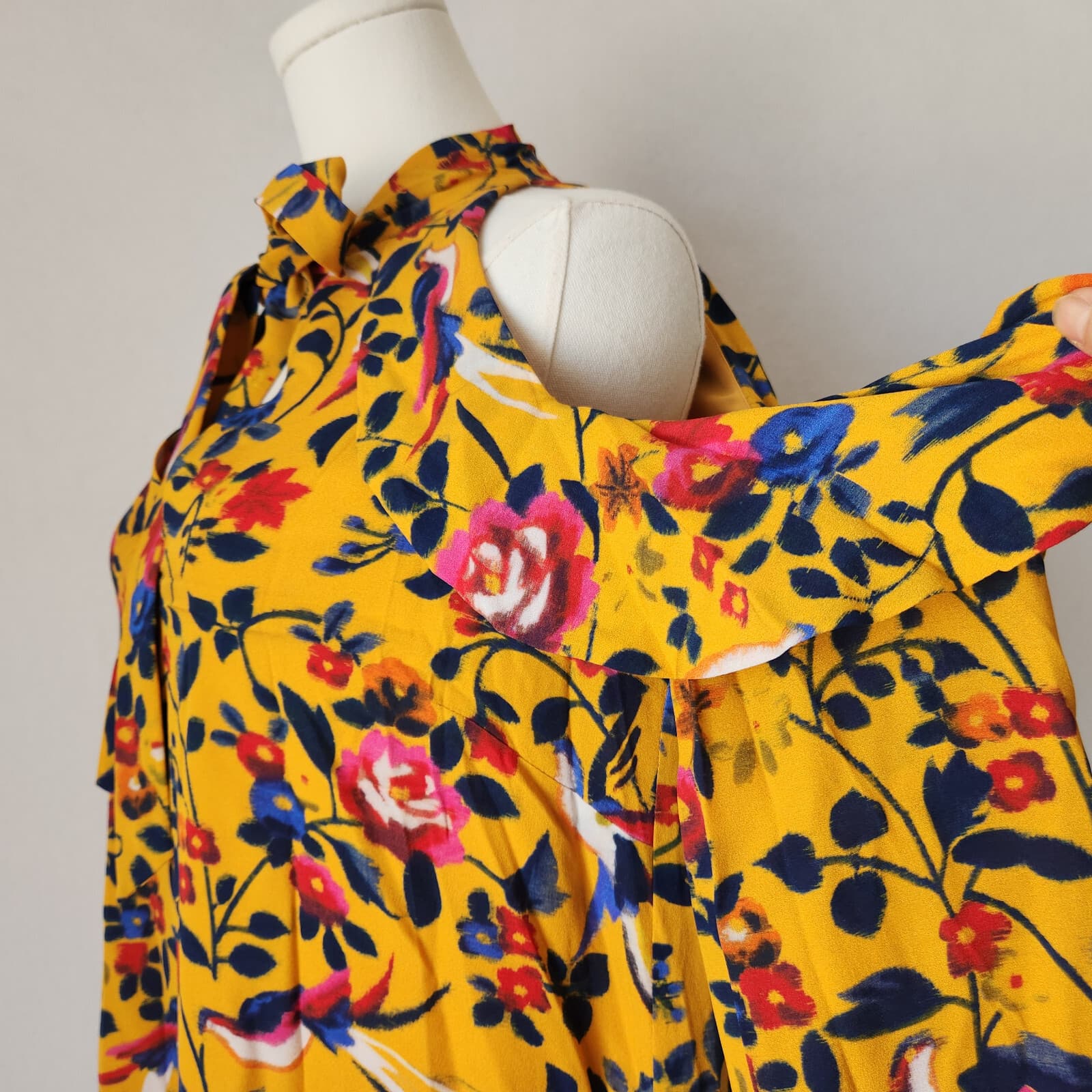 Tanya Taylor Silk Floral Cold-Shoulder Blouse Halter-Tie Neck Long Sleeve Sz.6 - Thumbnail 4