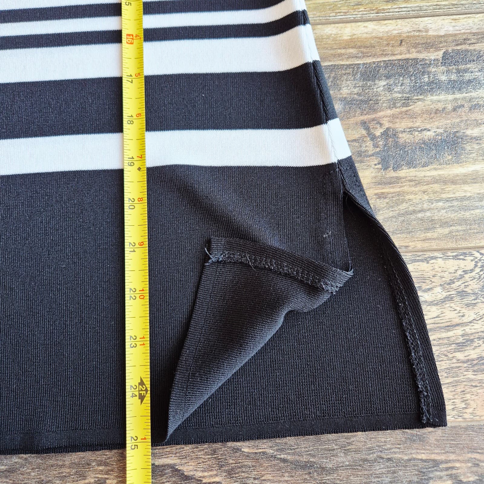Exclusively Misook Black White Striped Tank Top V-Neck Knit Acrylic Women's PM - Thumbnail 9