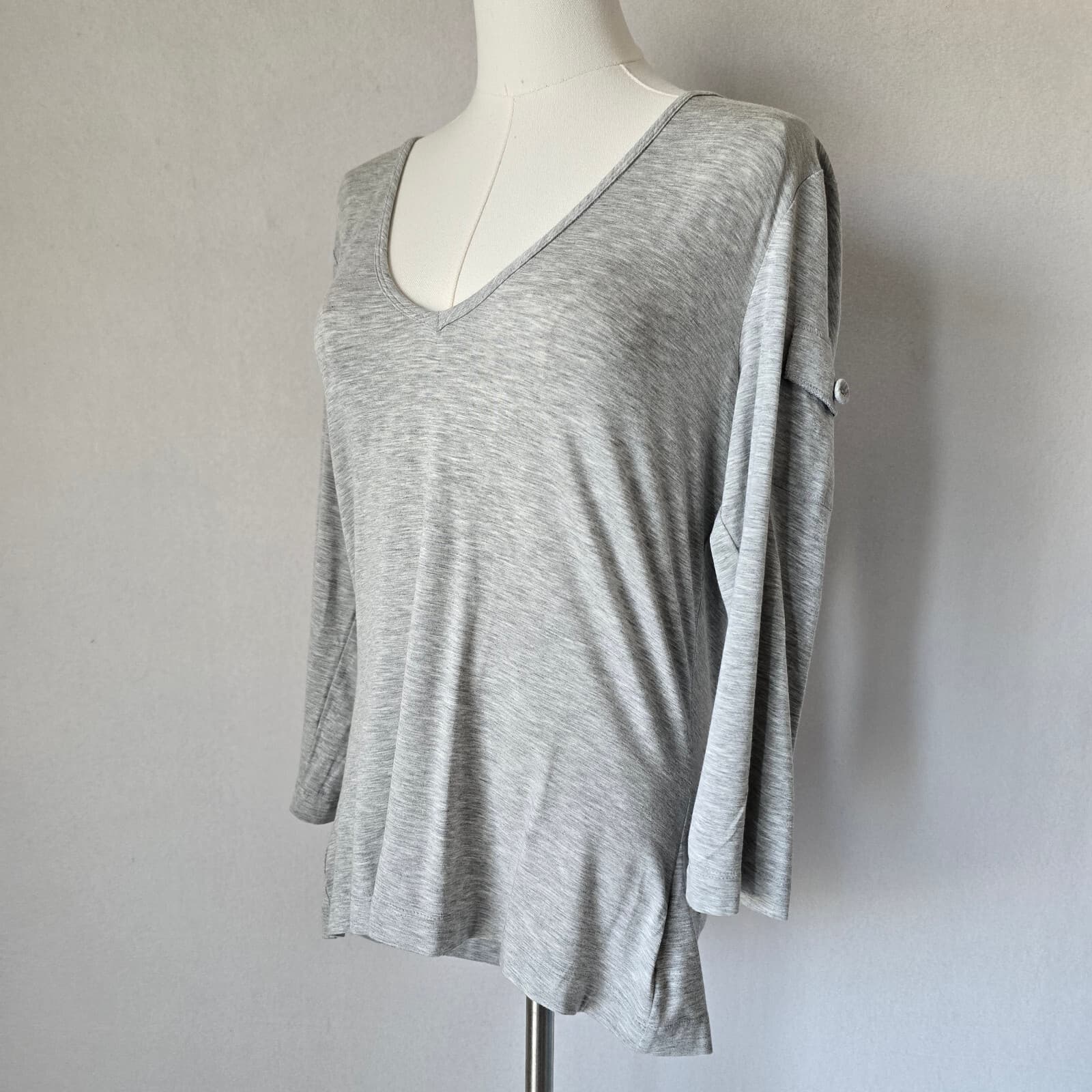 ST. JOHN V-Neck T-Shirt Pocket-On-Sleeve Stretch Jersey Grey Women Bust 40" - Thumbnail 2