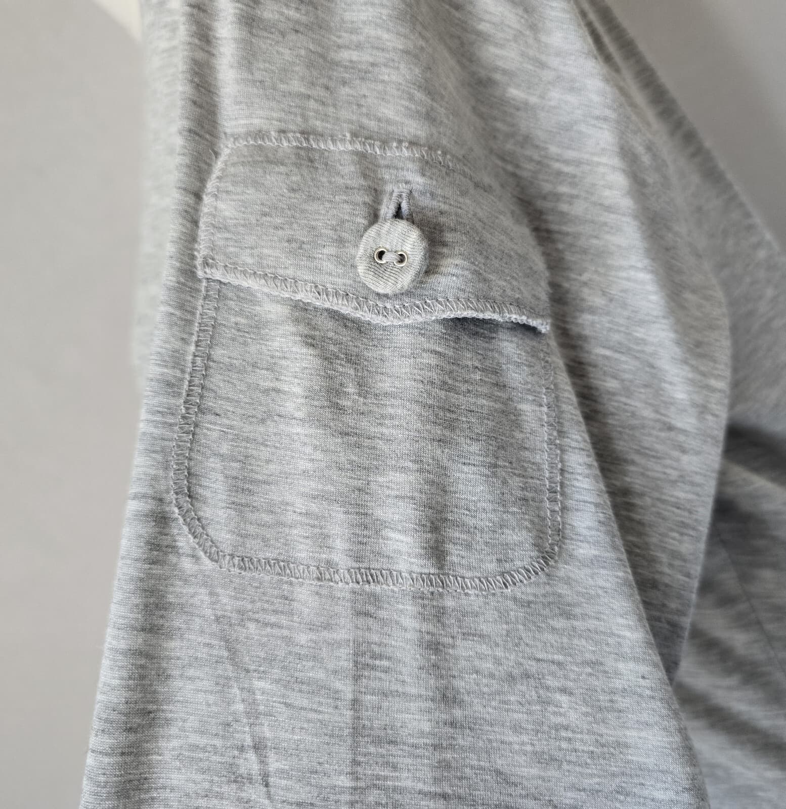 ST. JOHN V-Neck T-Shirt Pocket-On-Sleeve Stretch Jersey Grey Women Bust 40" - Thumbnail 4